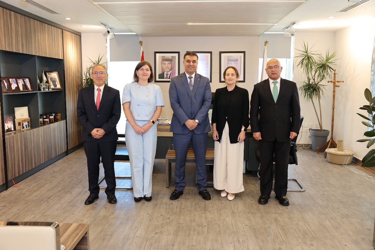 Madar Al-Saa Images 0.9245421700029675