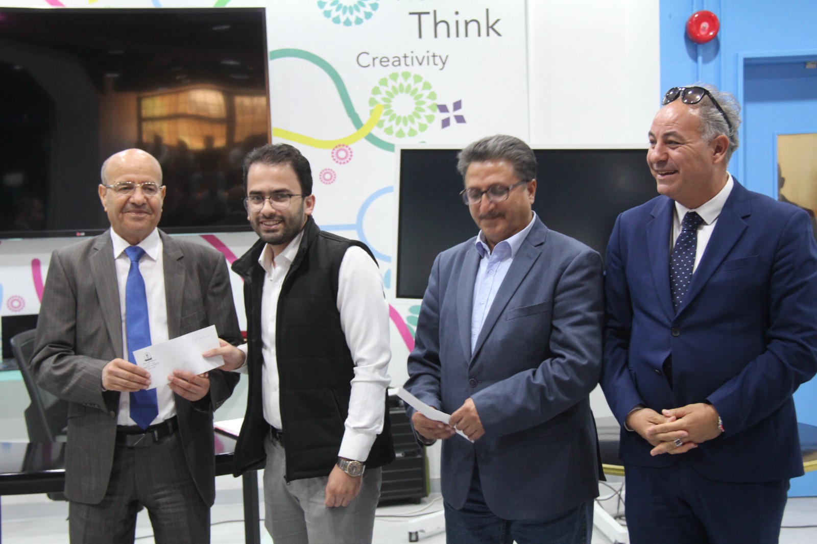 Madar Al-Saa Images 0.485108472624057