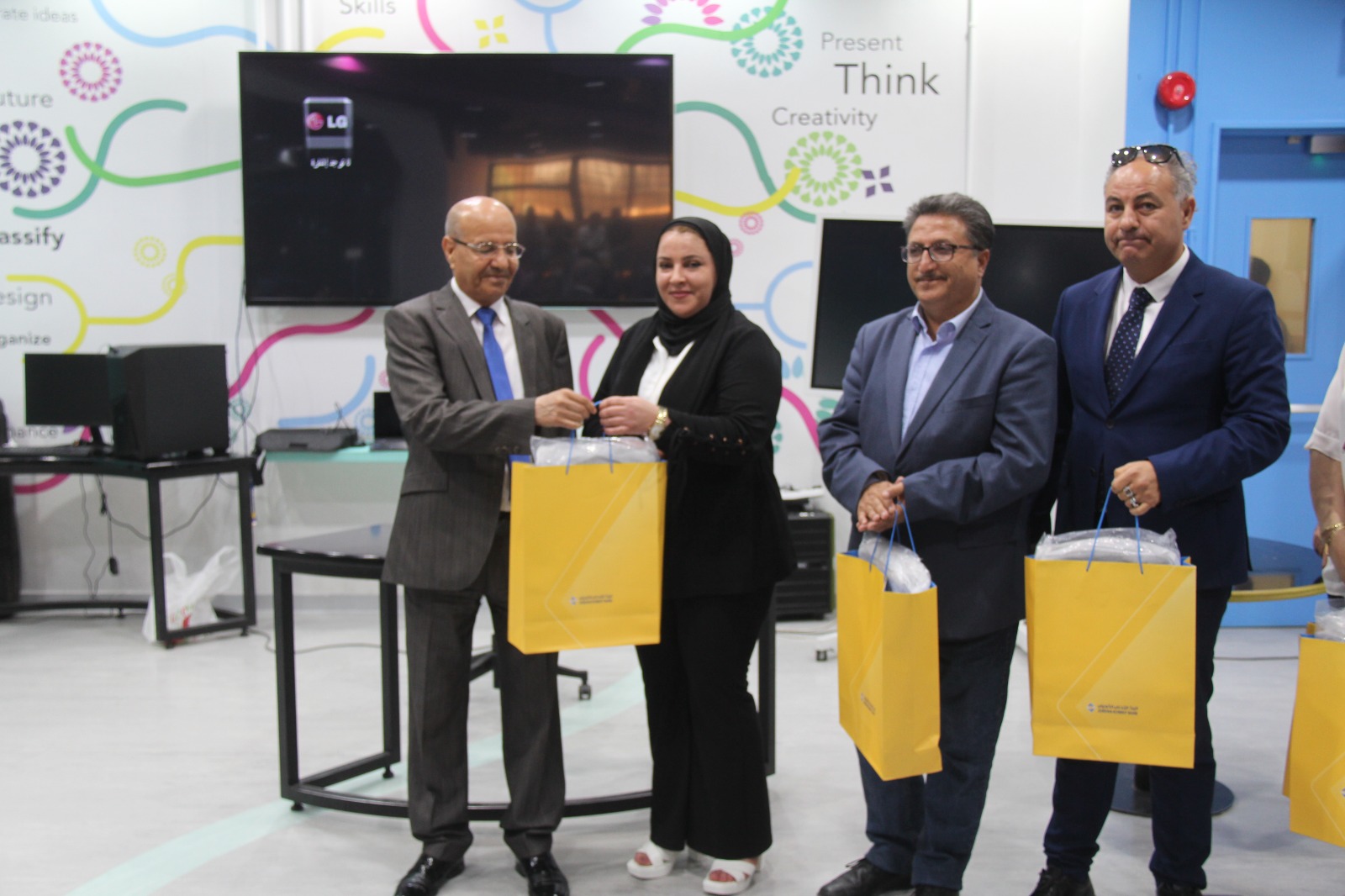 Madar Al-Saa Images 0.7590609252208108