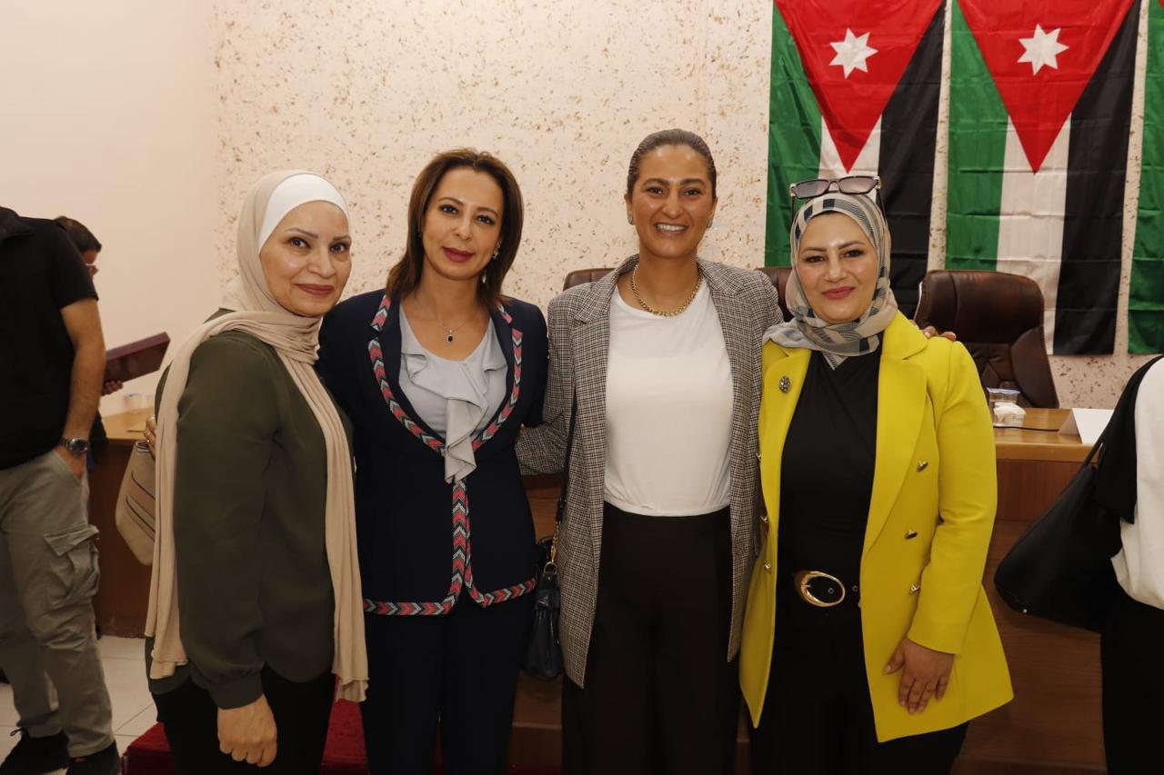 Madar Al-Saa Images 0.9107639220050138