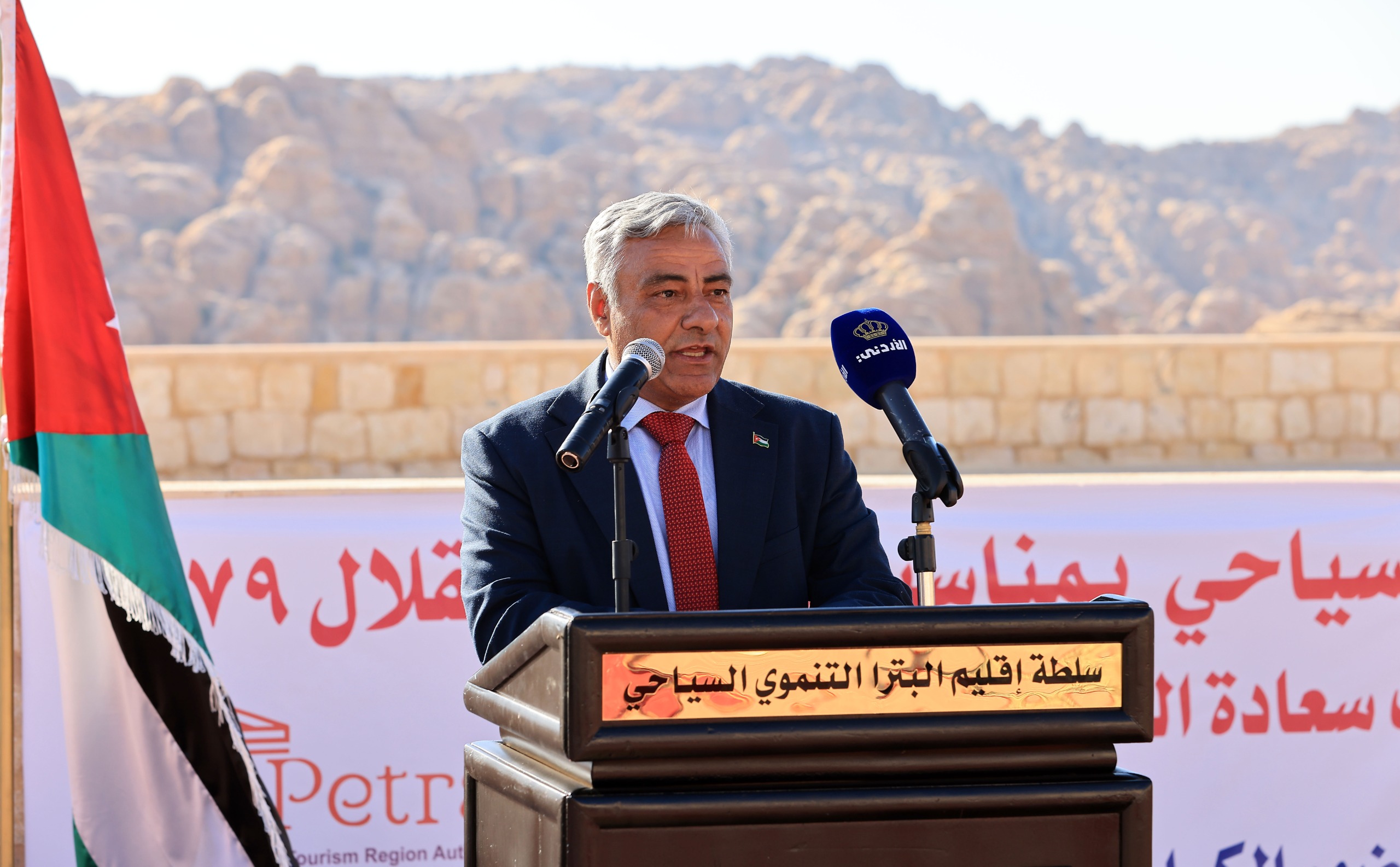 Madar Al-Saa Images 0.13654176419766362