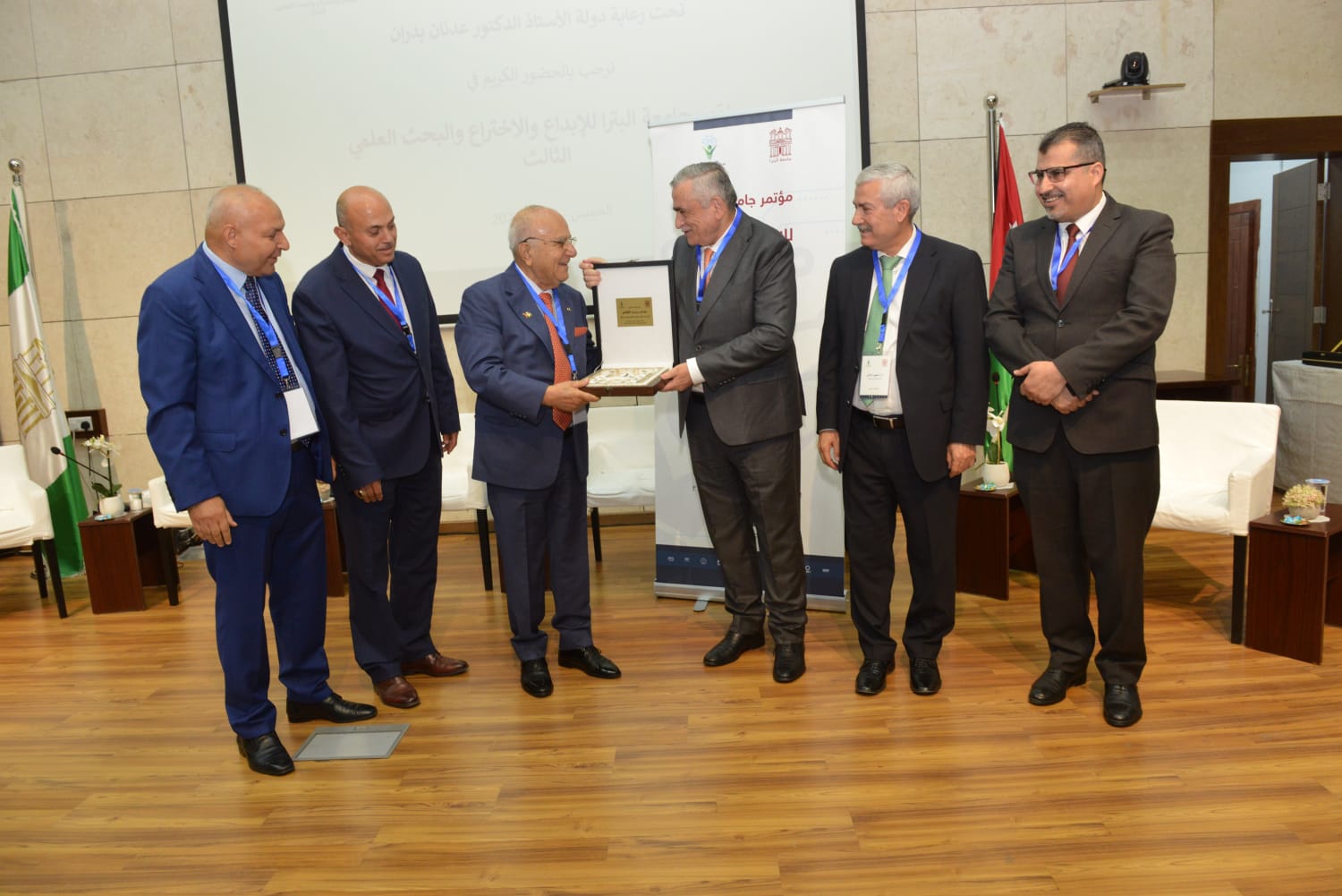 Madar Al-Saa Images 0.8744592210294599