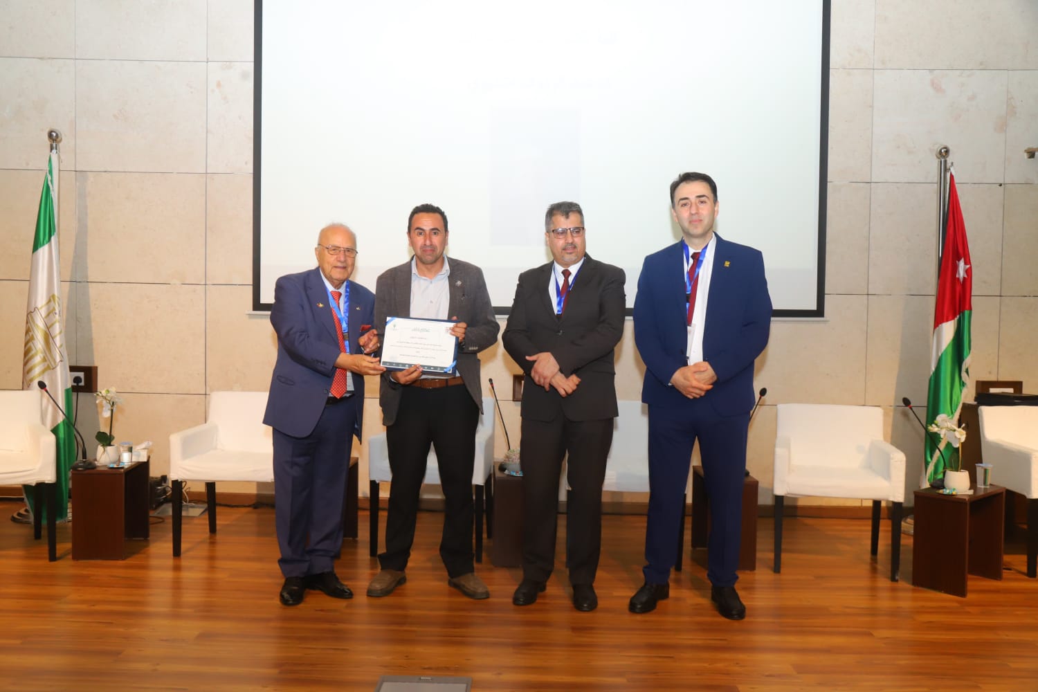 Madar Al-Saa Images 0.7592335997027153