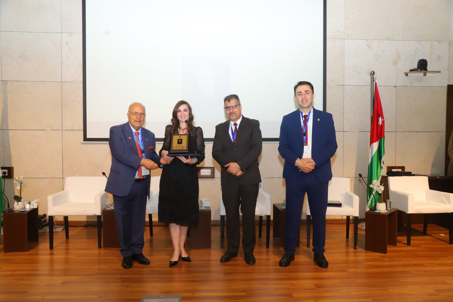 Madar Al-Saa Images 0.9359076984736342