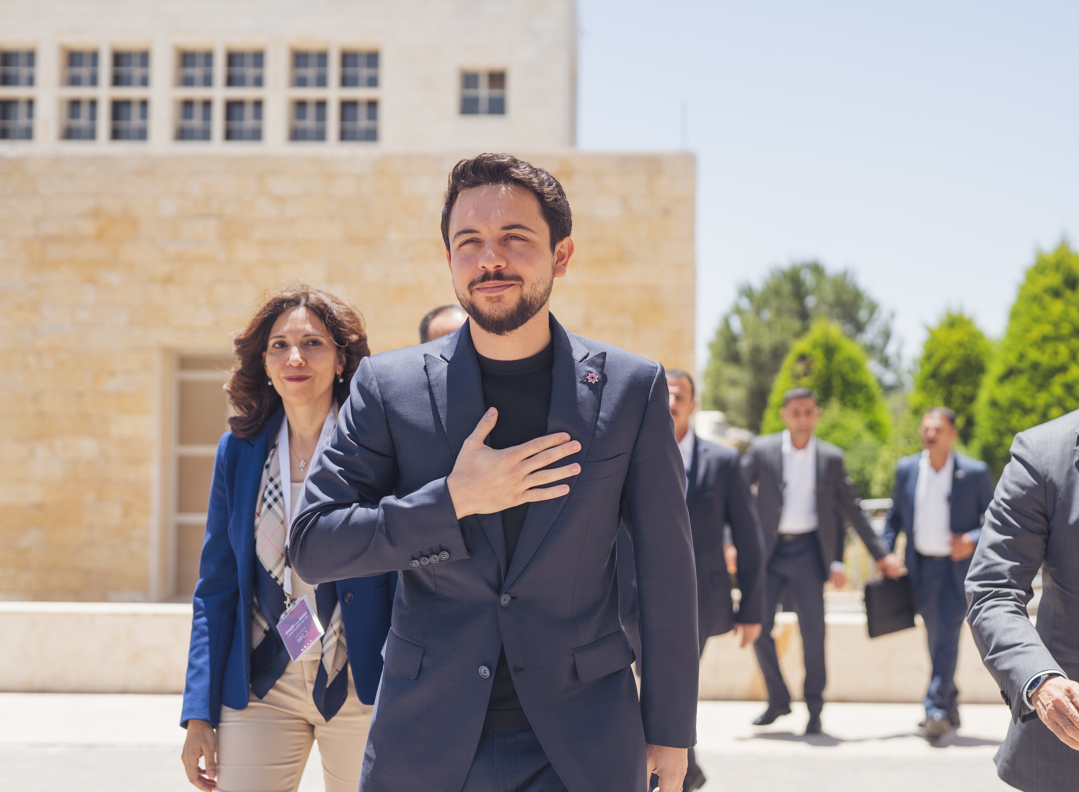 Madar Al-Saa Images 0.16201286658586167