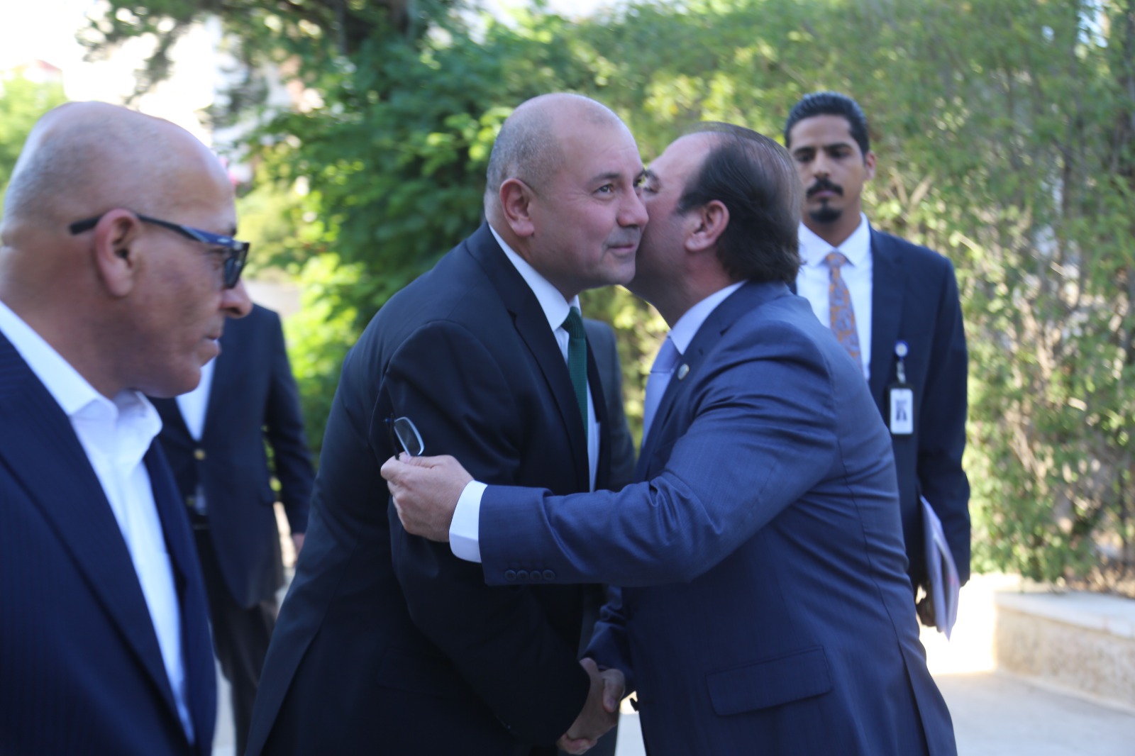 Madar Al-Saa Images 0.8270512405128315