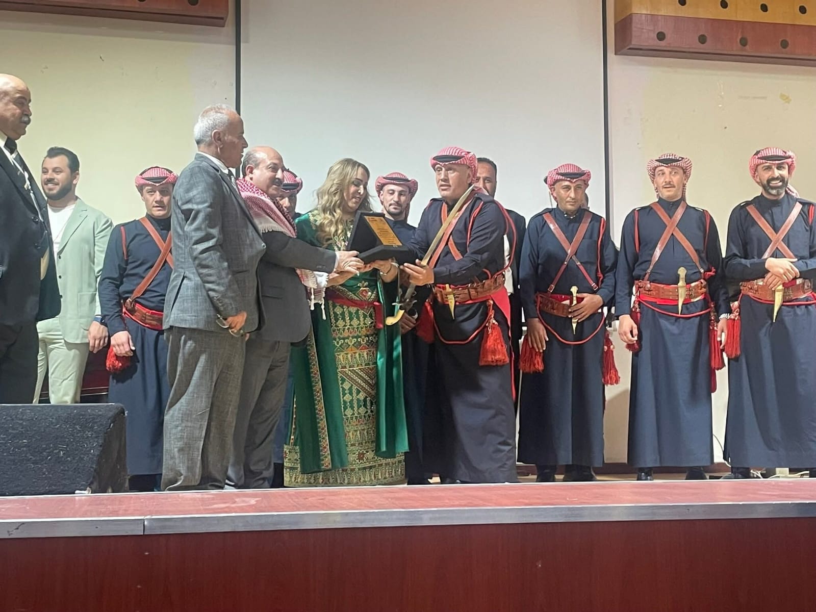 Madar Al-Saa Images 0.1679505616488105