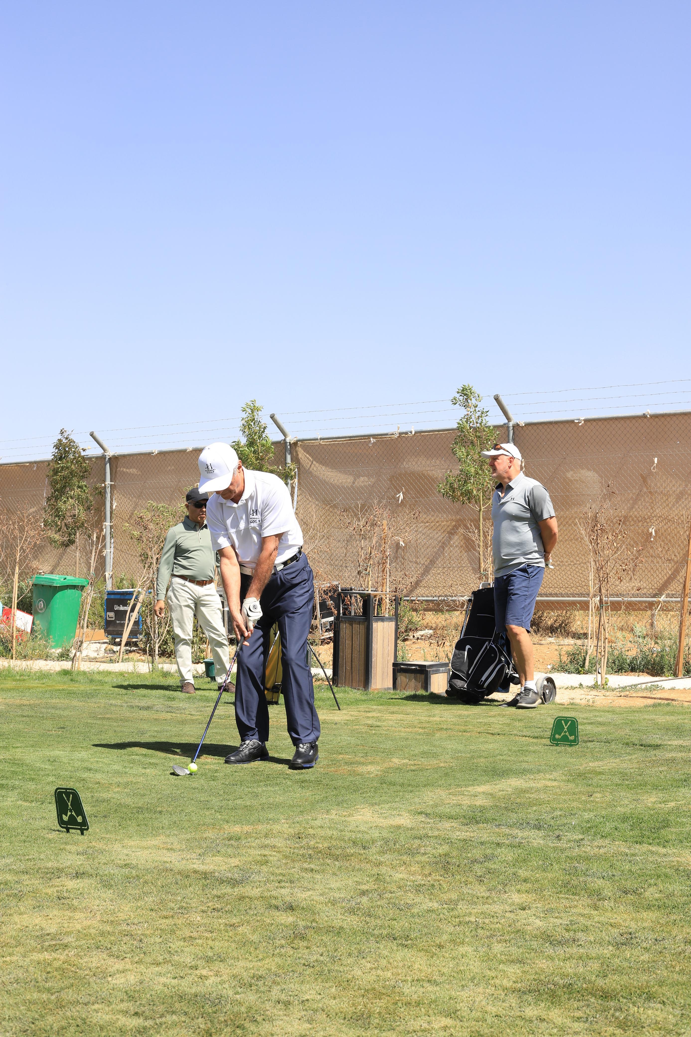 Madar Al-Saa Images 0.13068829466480114