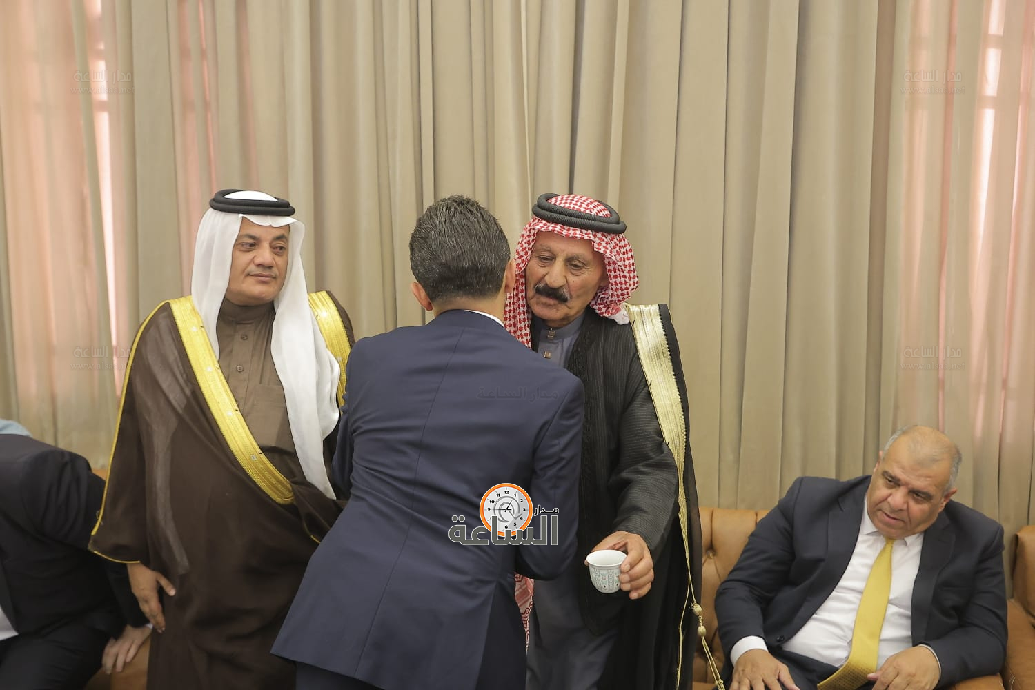 Madar Al-Saa Images 0.8184993630941654