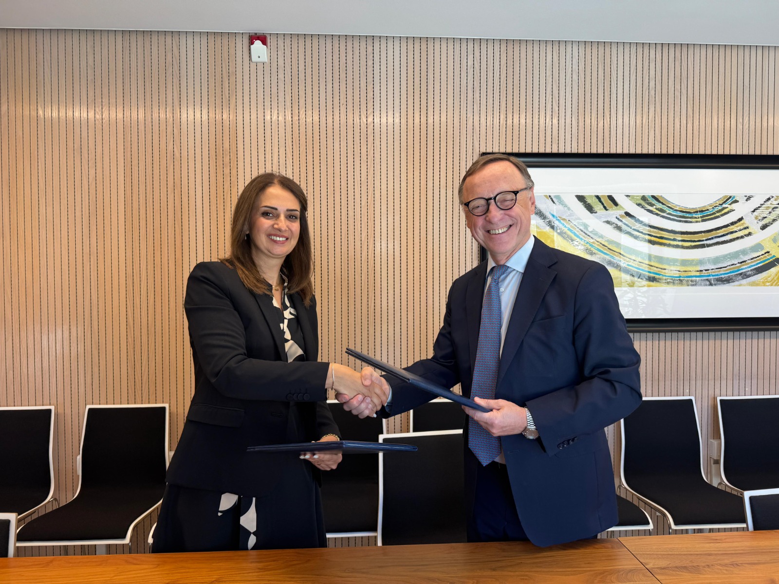 Madar Al-Saa Images 0.8905186478830918