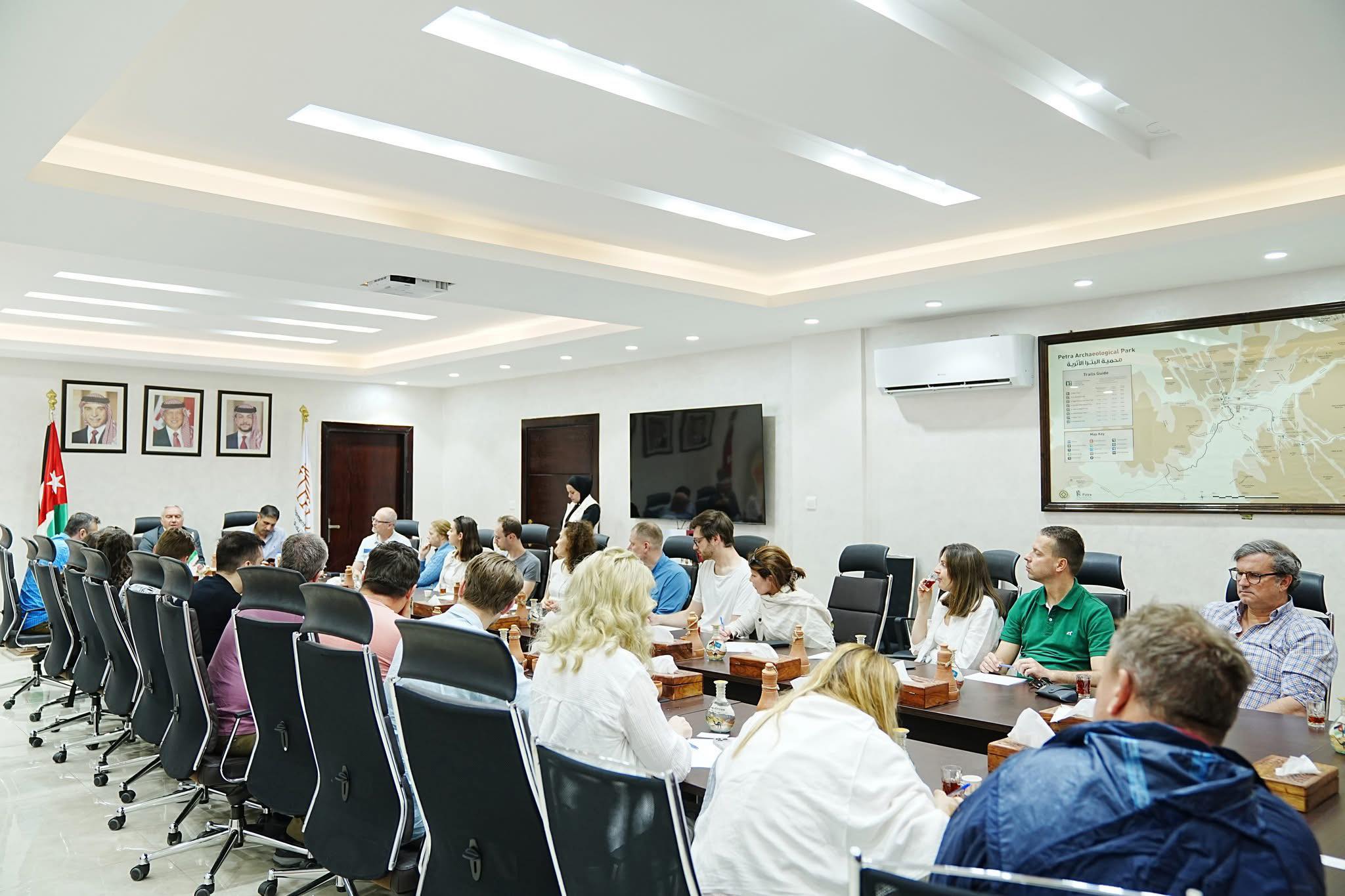 Madar Al-Saa Images 0.48358531372911584