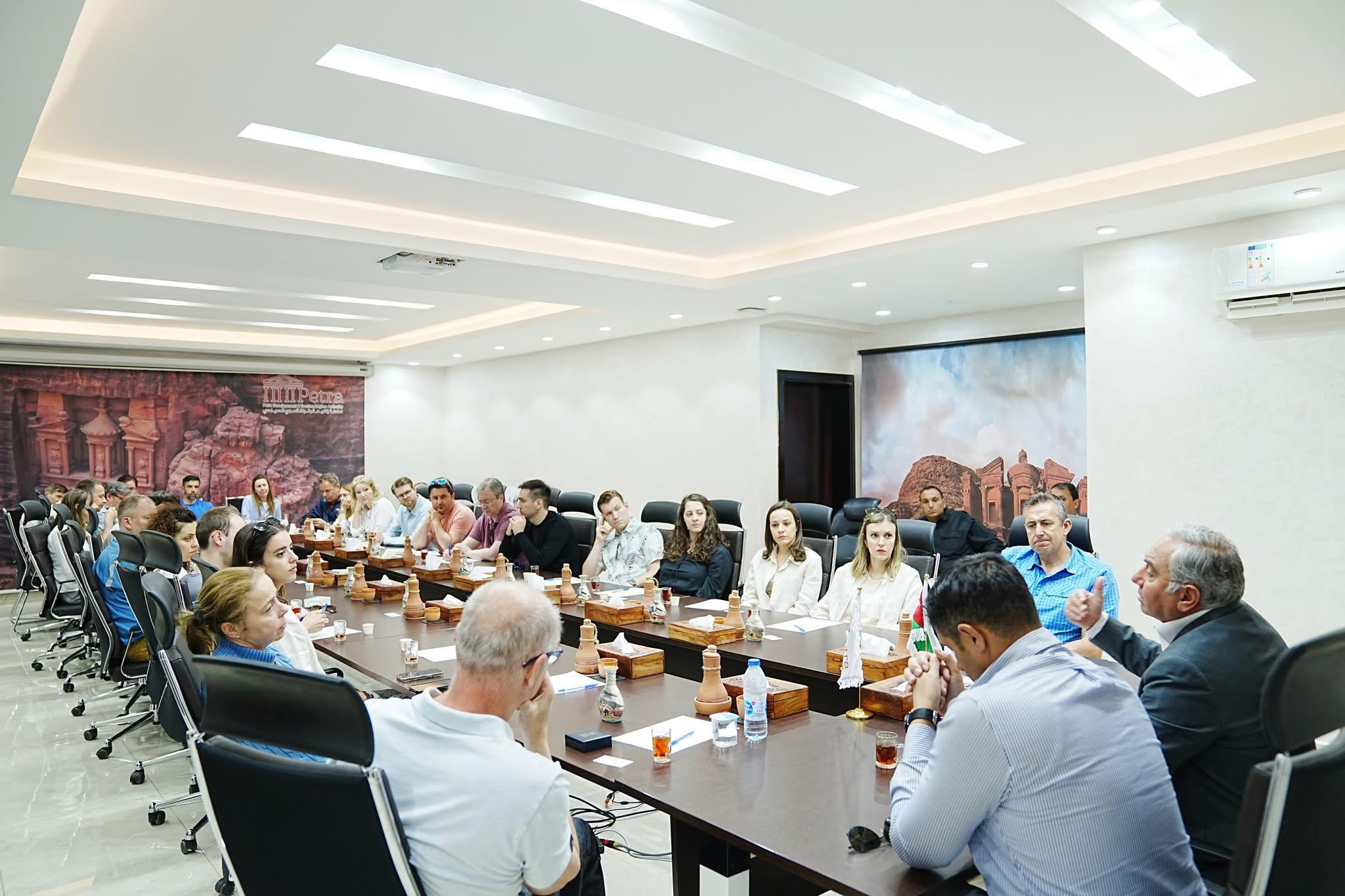 Madar Al-Saa Images 0.1945035413294519