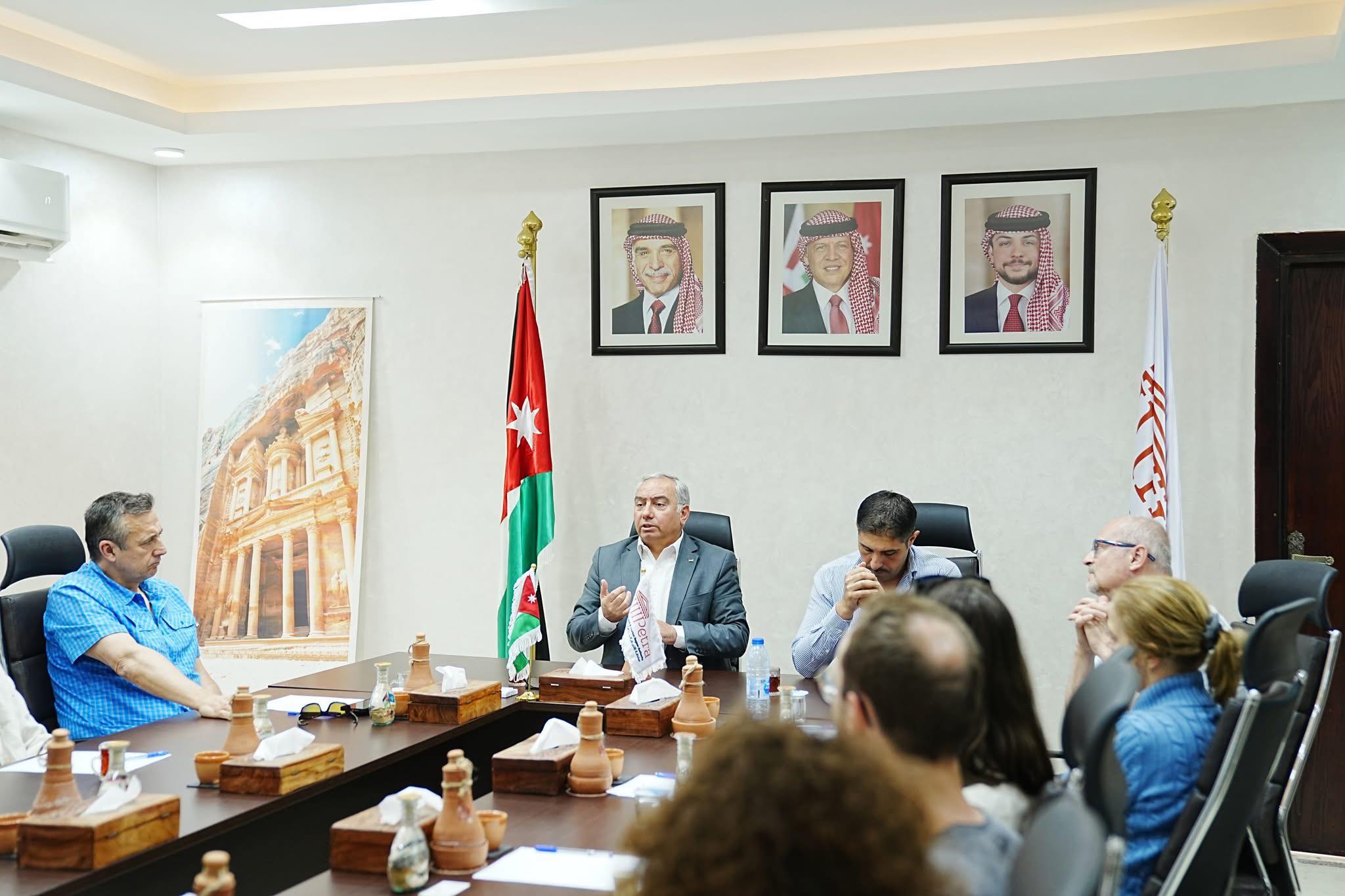 Madar Al-Saa Images 0.8973518908581036