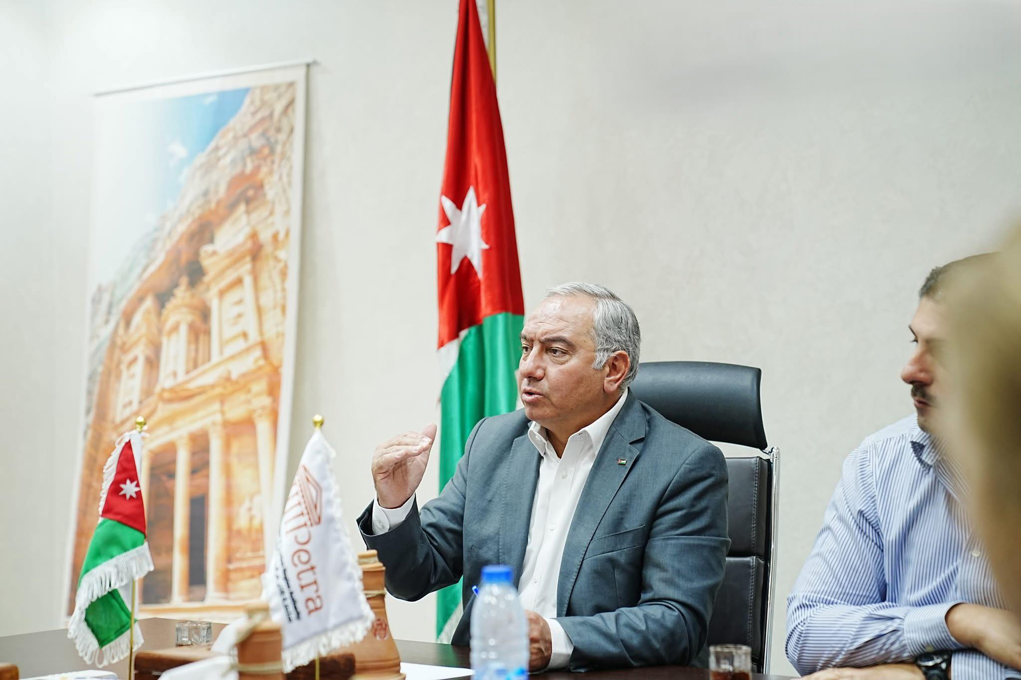 Madar Al-Saa Images 0.6407277636542207