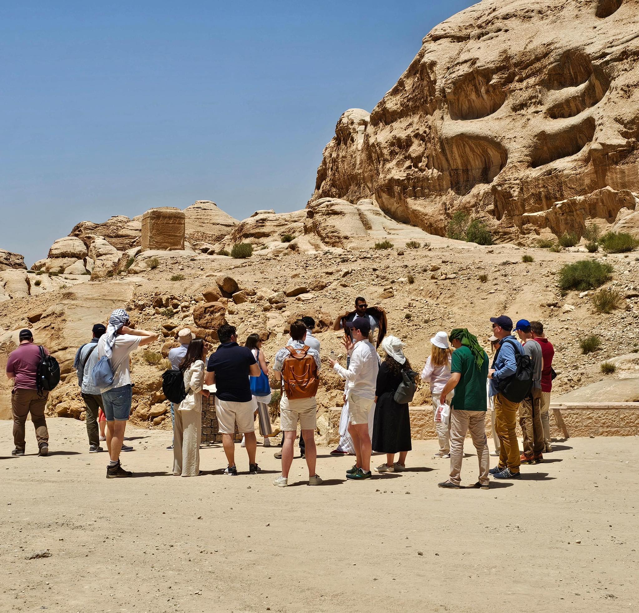 Madar Al-Saa Images 0.29201896428192464