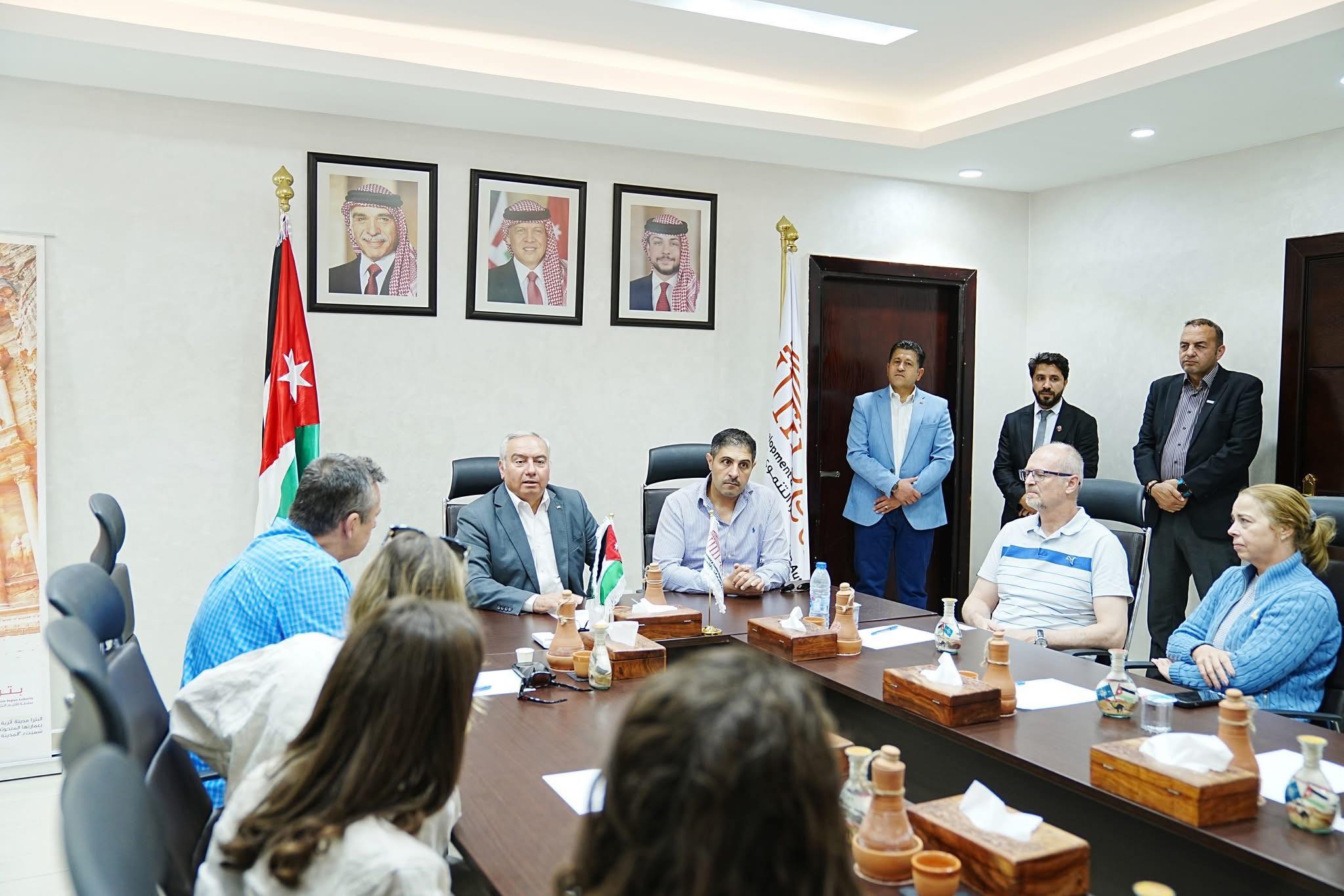 Madar Al-Saa Images 0.014638623583034027