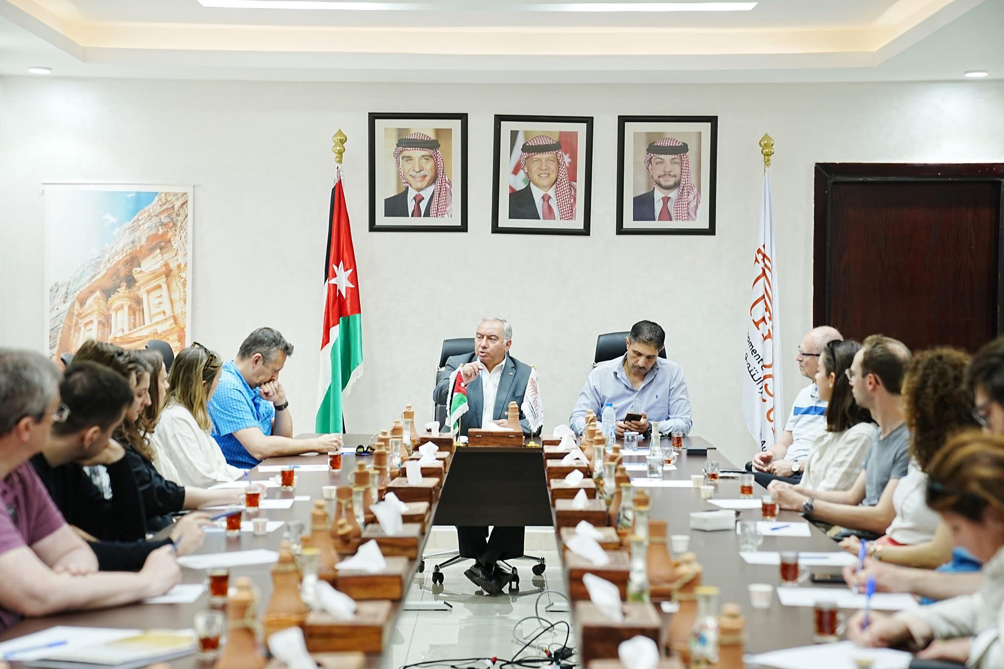 Madar Al-Saa Images 0.05133322130171358