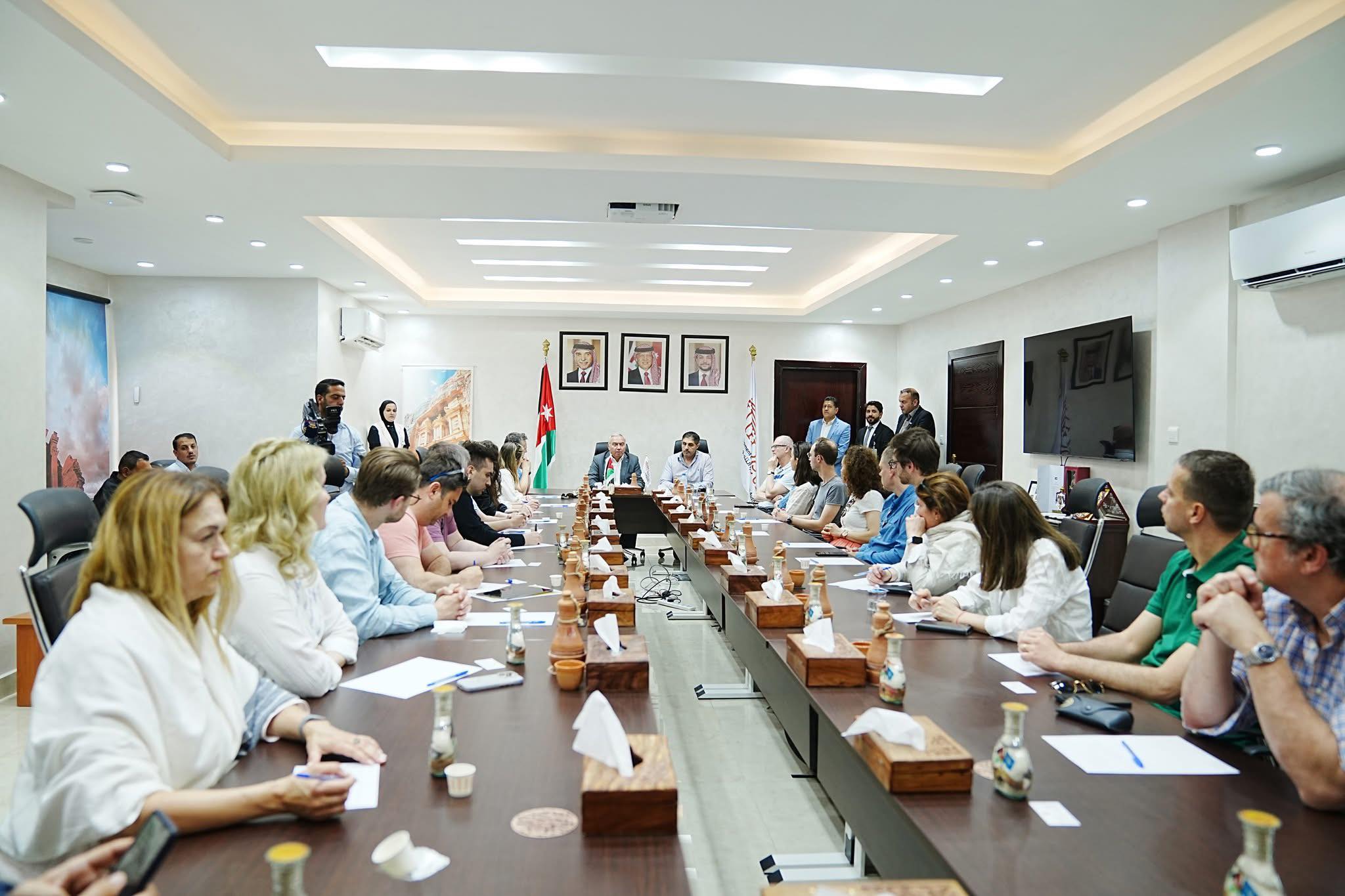 Madar Al-Saa Images 0.8916360309380265