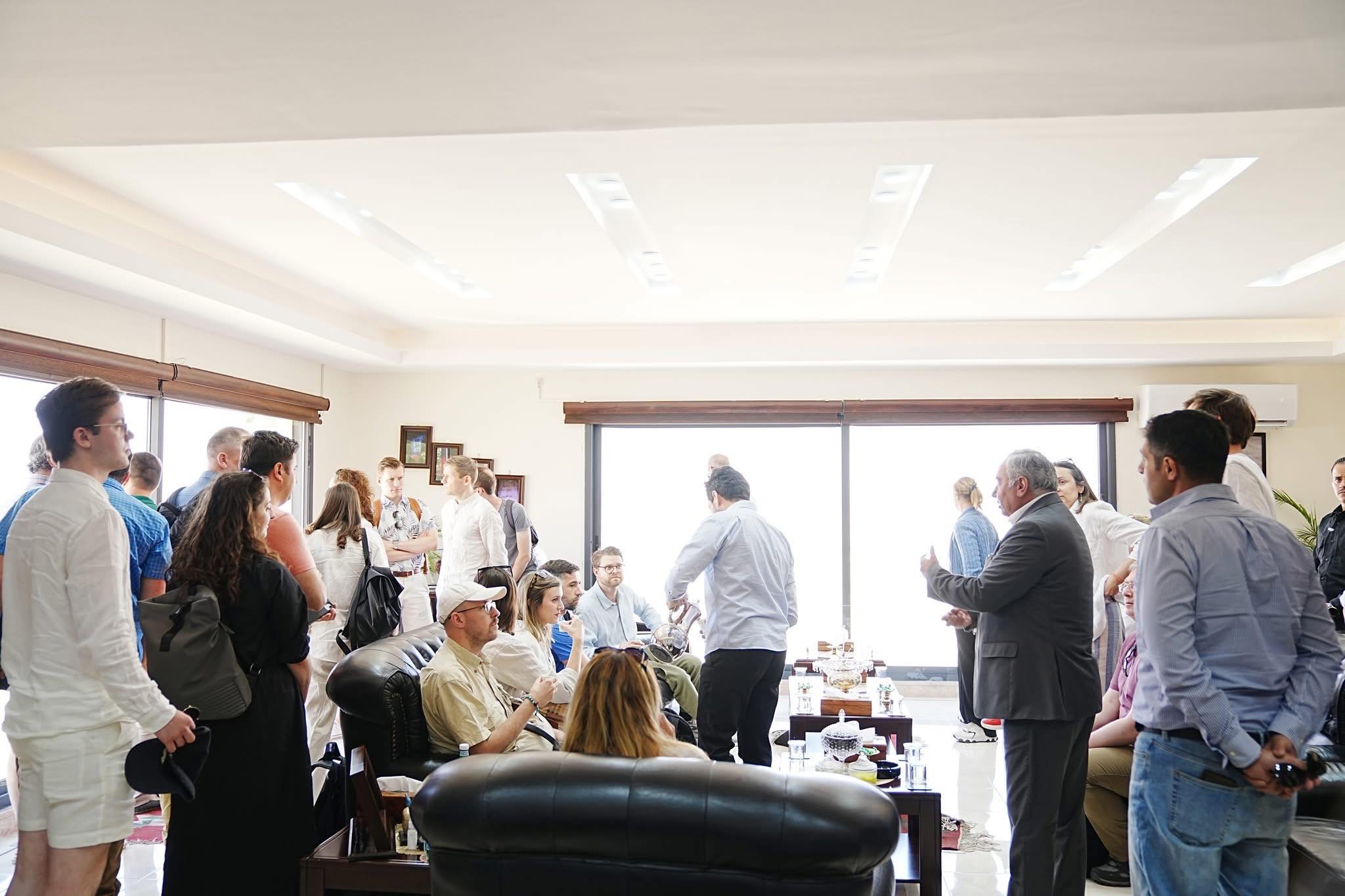 Madar Al-Saa Images 0.8016381922588448