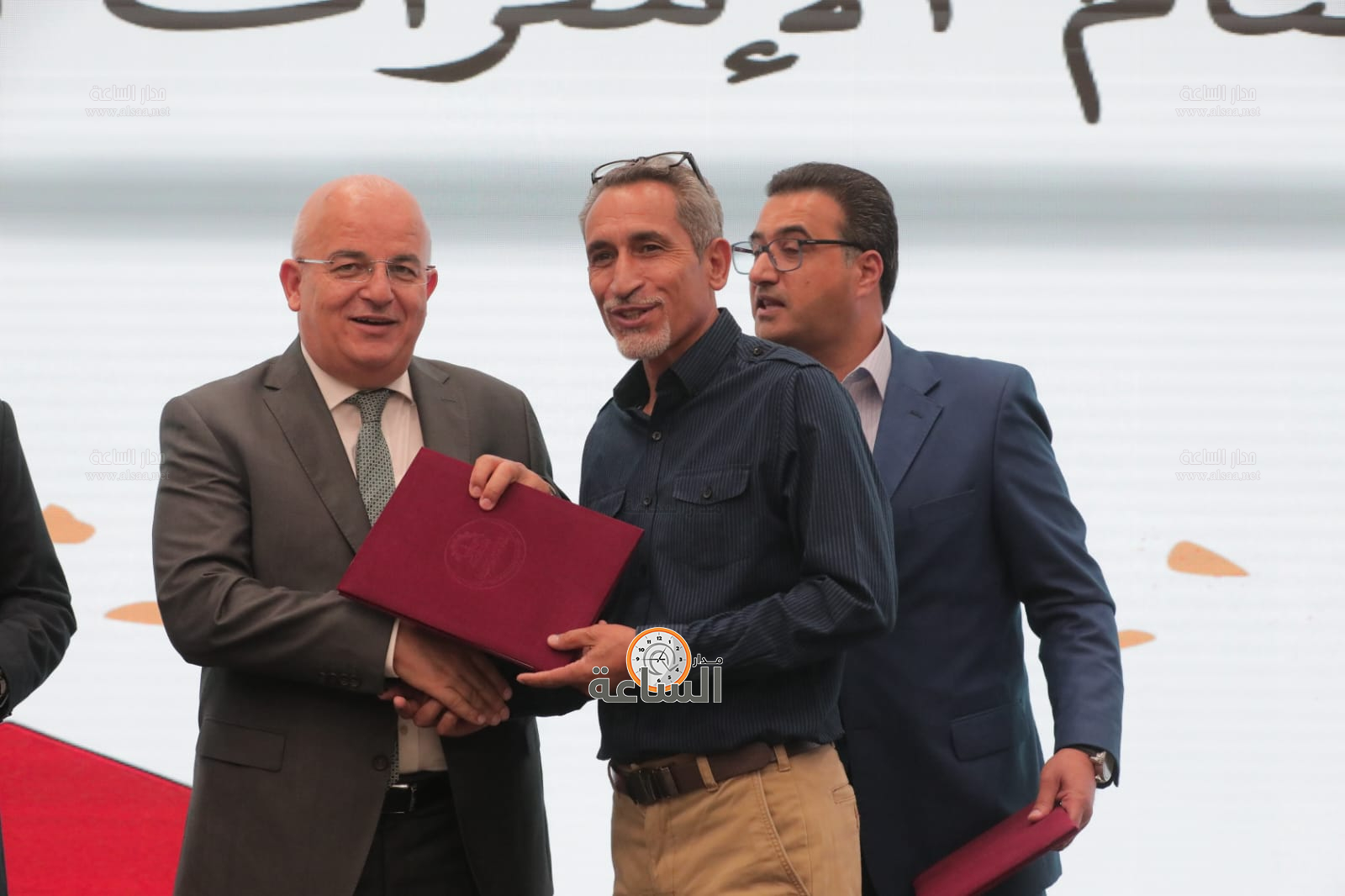 Madar Al-Saa Images 0.8110505235386826