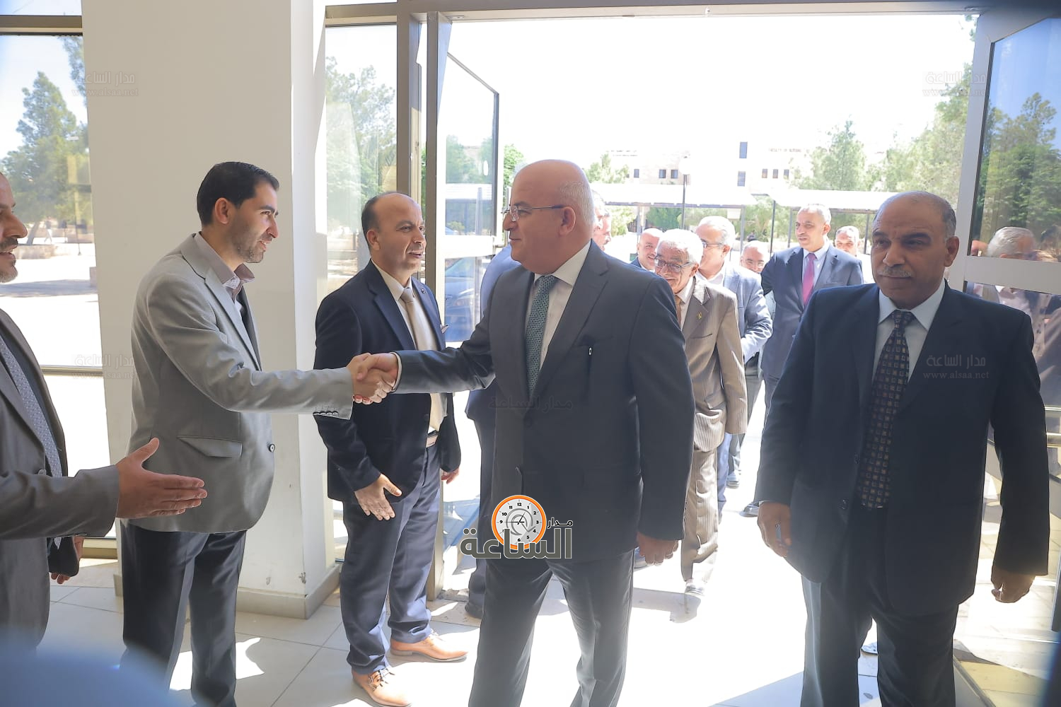 Madar Al-Saa Images 0.48843386505930153