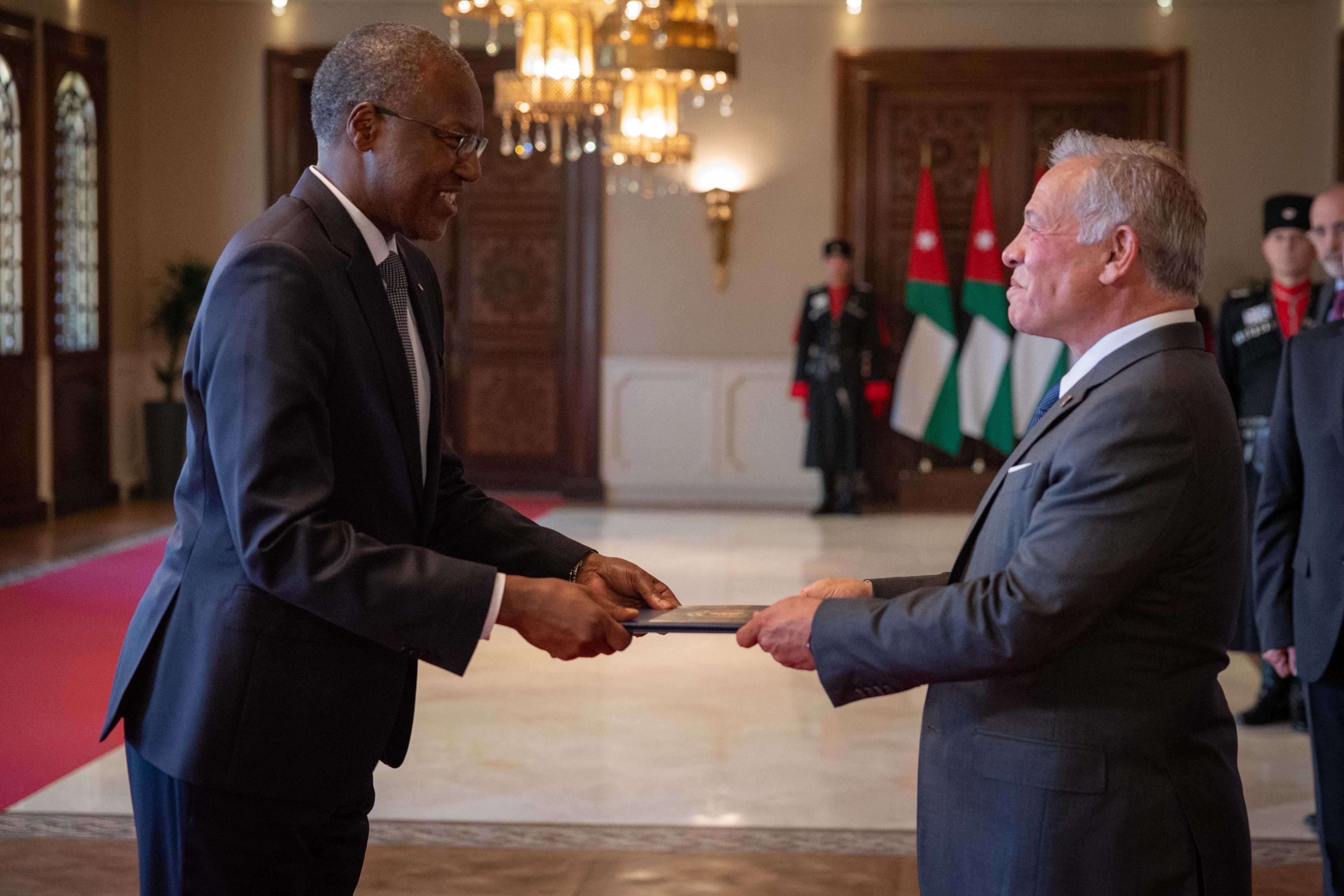 Madar Al-Saa Images 0.6042234624453994