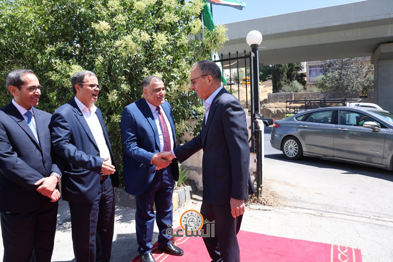 Madar Al-Saa Images 0.04581433842979321