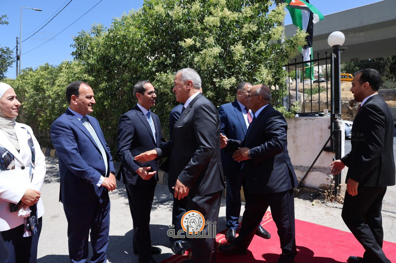 Madar Al-Saa Images 0.6588567168064594