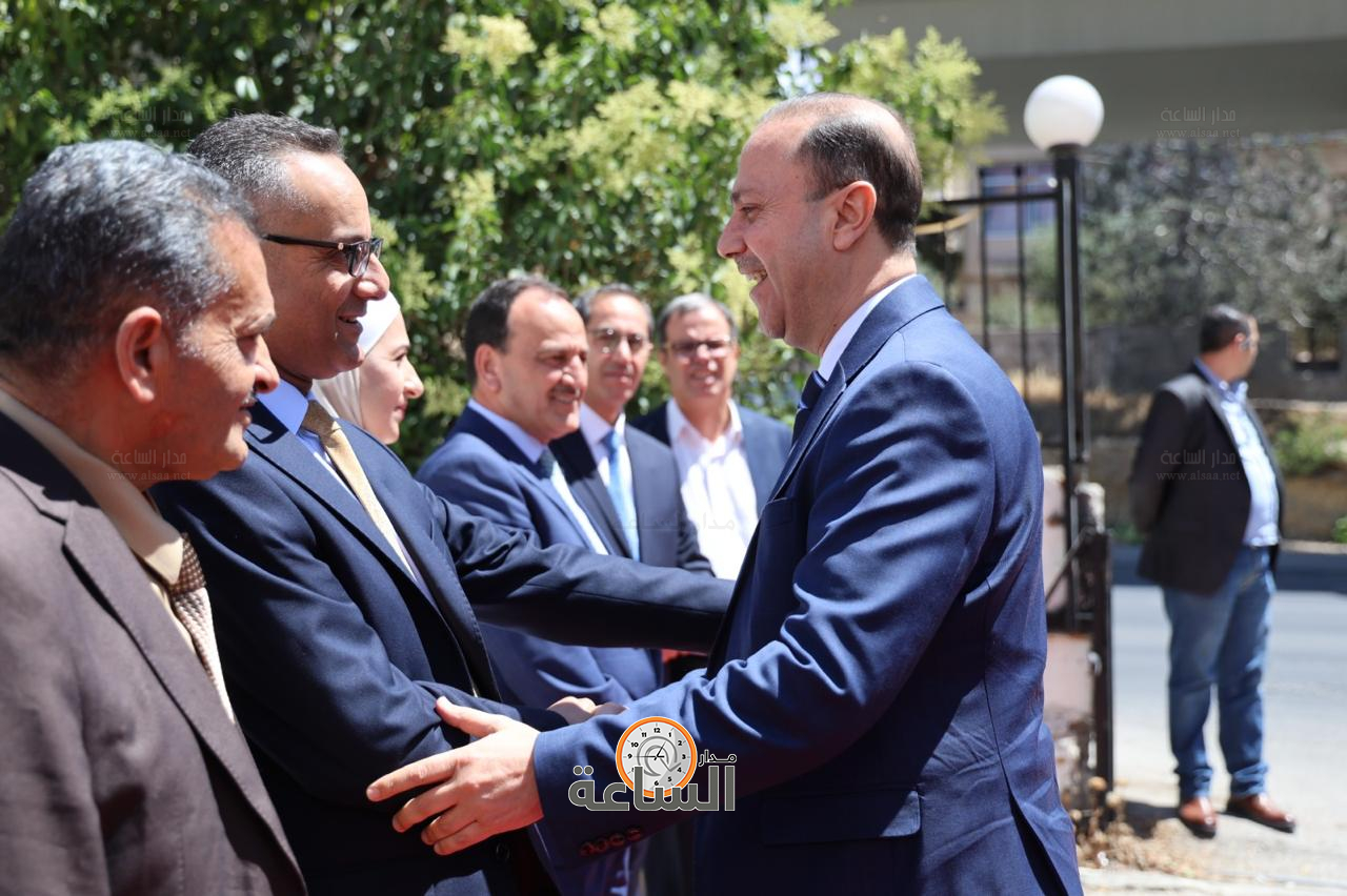 Madar Al-Saa Images 0.6228770735289719