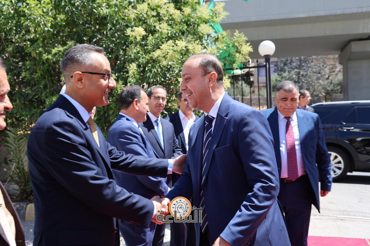 Madar Al-Saa Images 0.5361096256672194