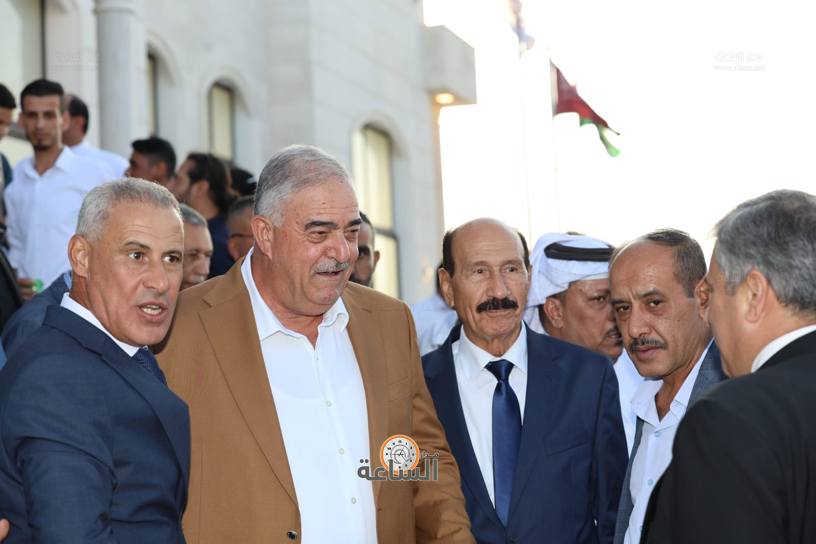 Madar Al-Saa Images 0.33855547775951844