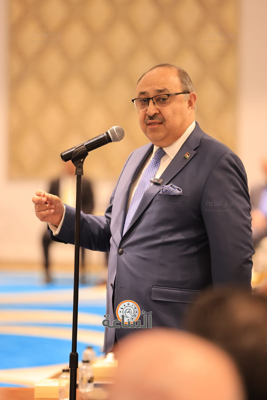 

الوزير الاسبق صخر دودين





