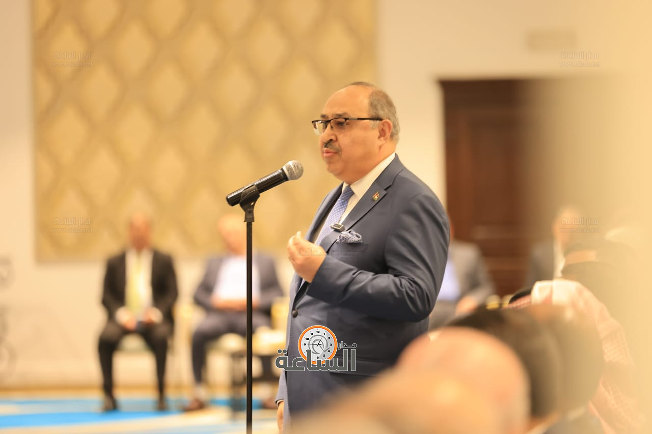 

الوزير الاسبق صخر دودين





