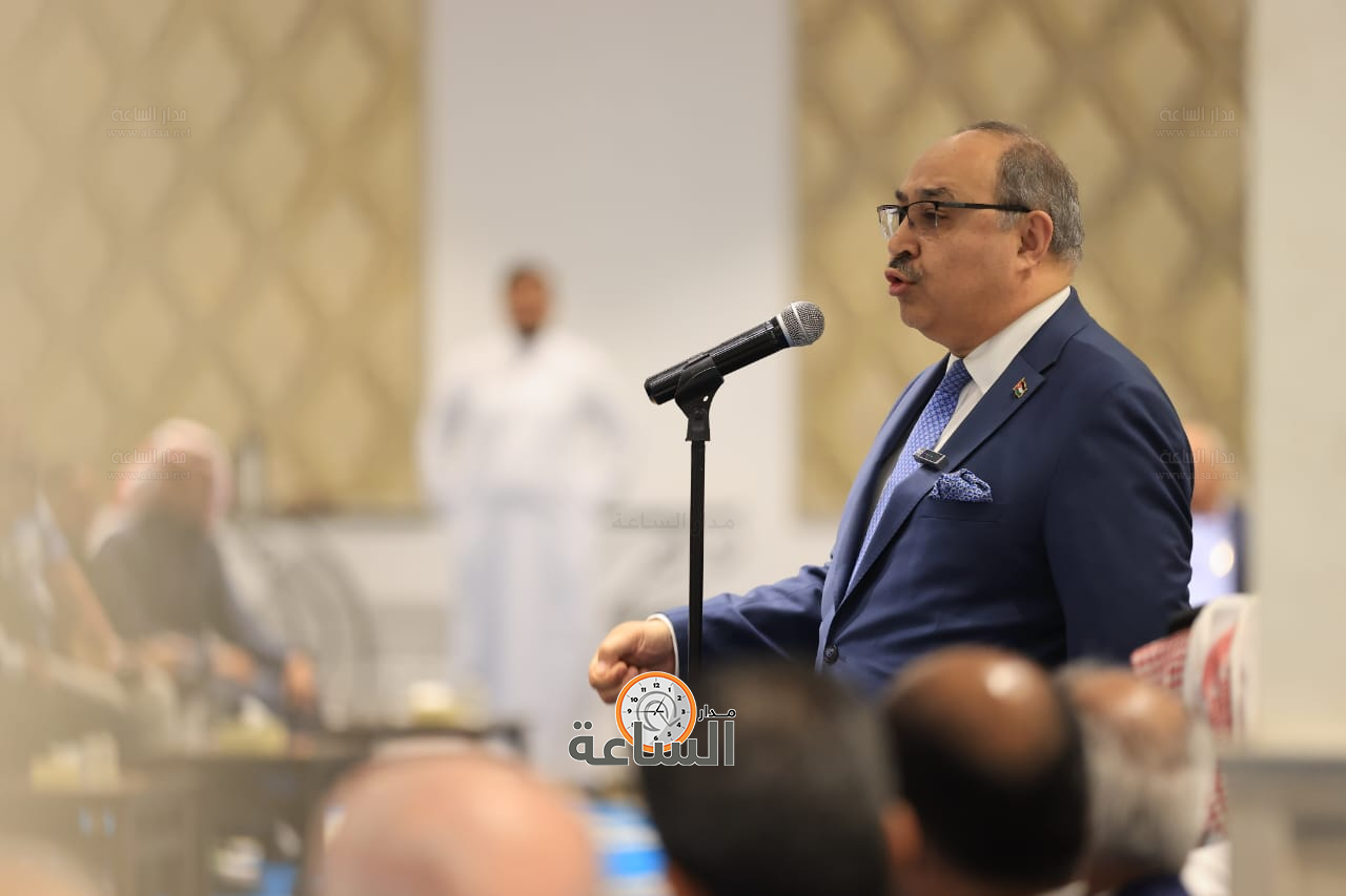 

الوزير الاسبق صخر دودين





