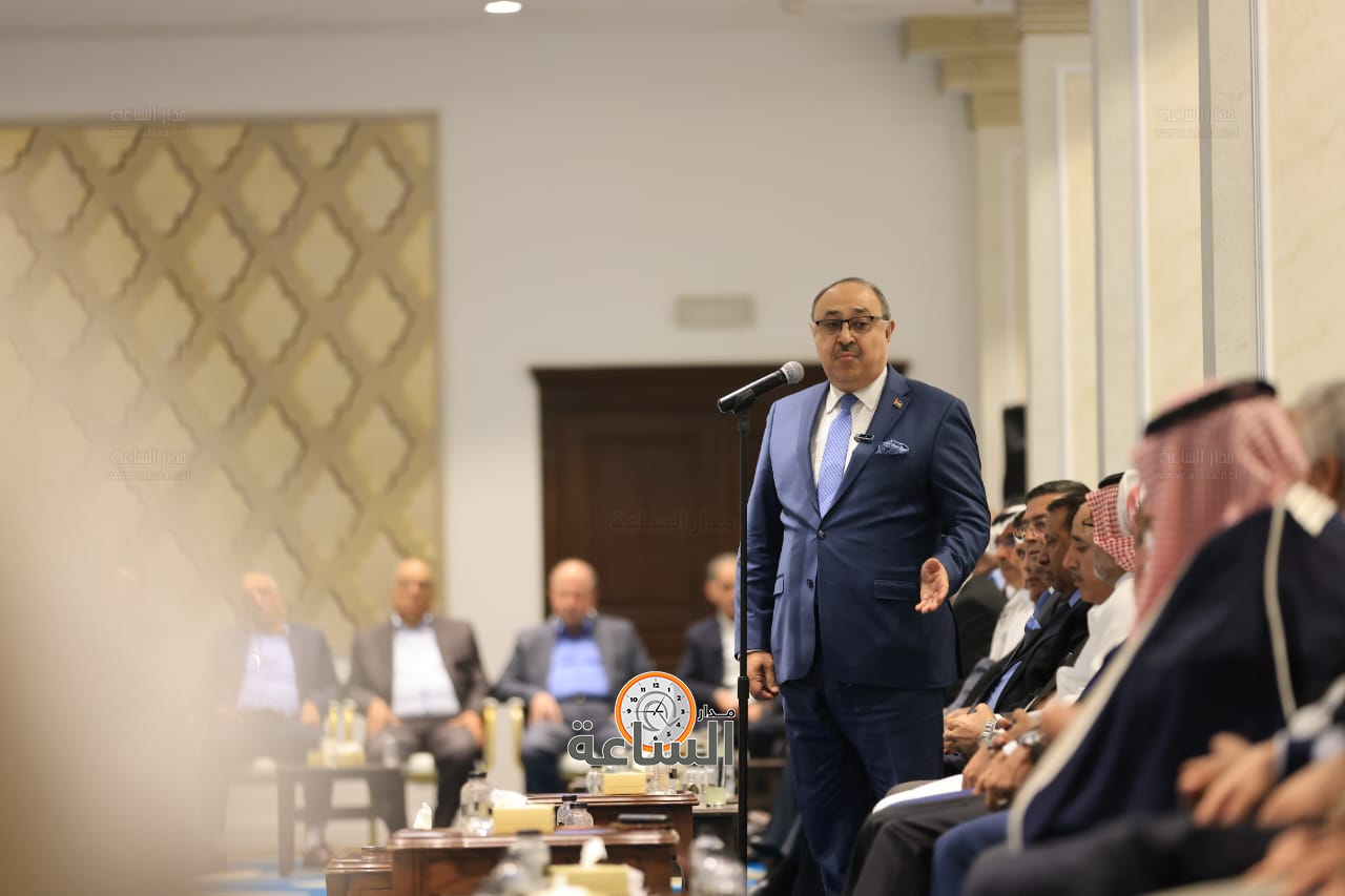 

الوزير الاسبق صخر دودين