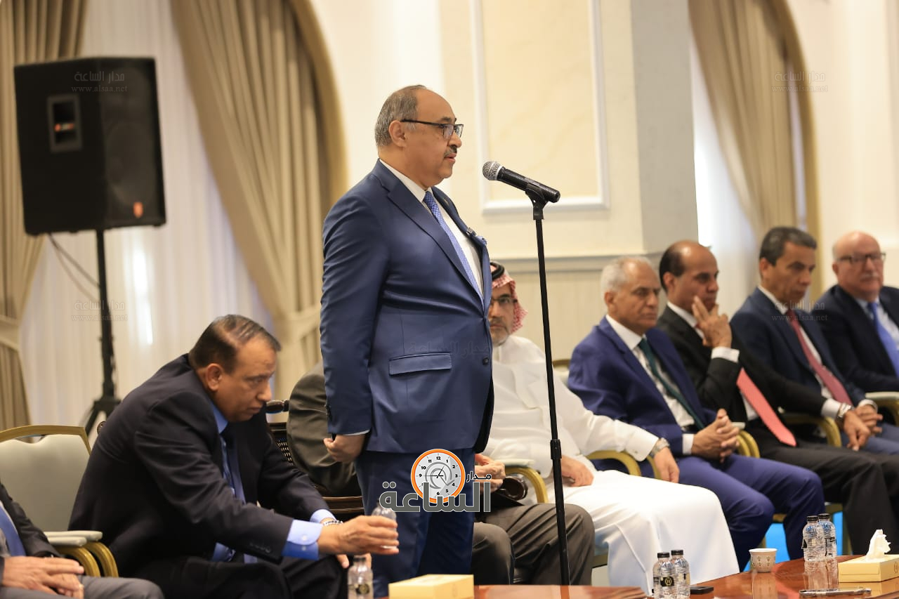 

الوزير الاسبق صخر دودين





