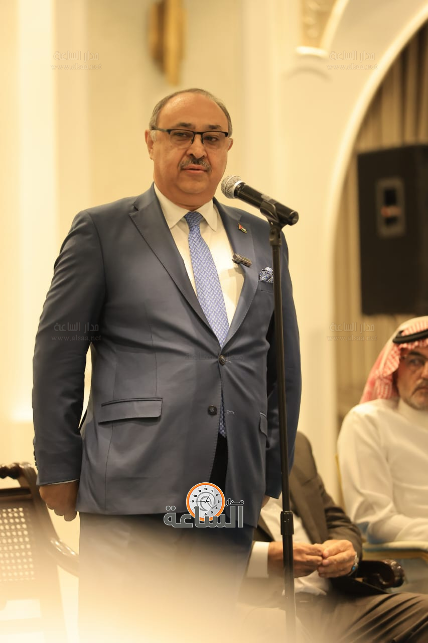 

الوزير الاسبق صخر دودين





