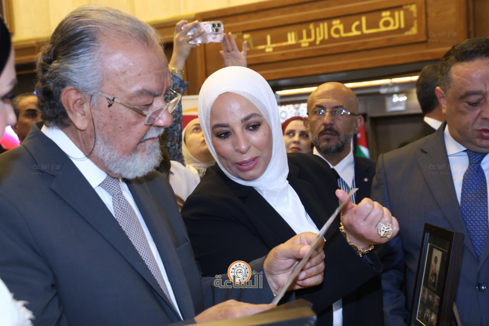 Madar Al-Saa Images 0.5604554351931844