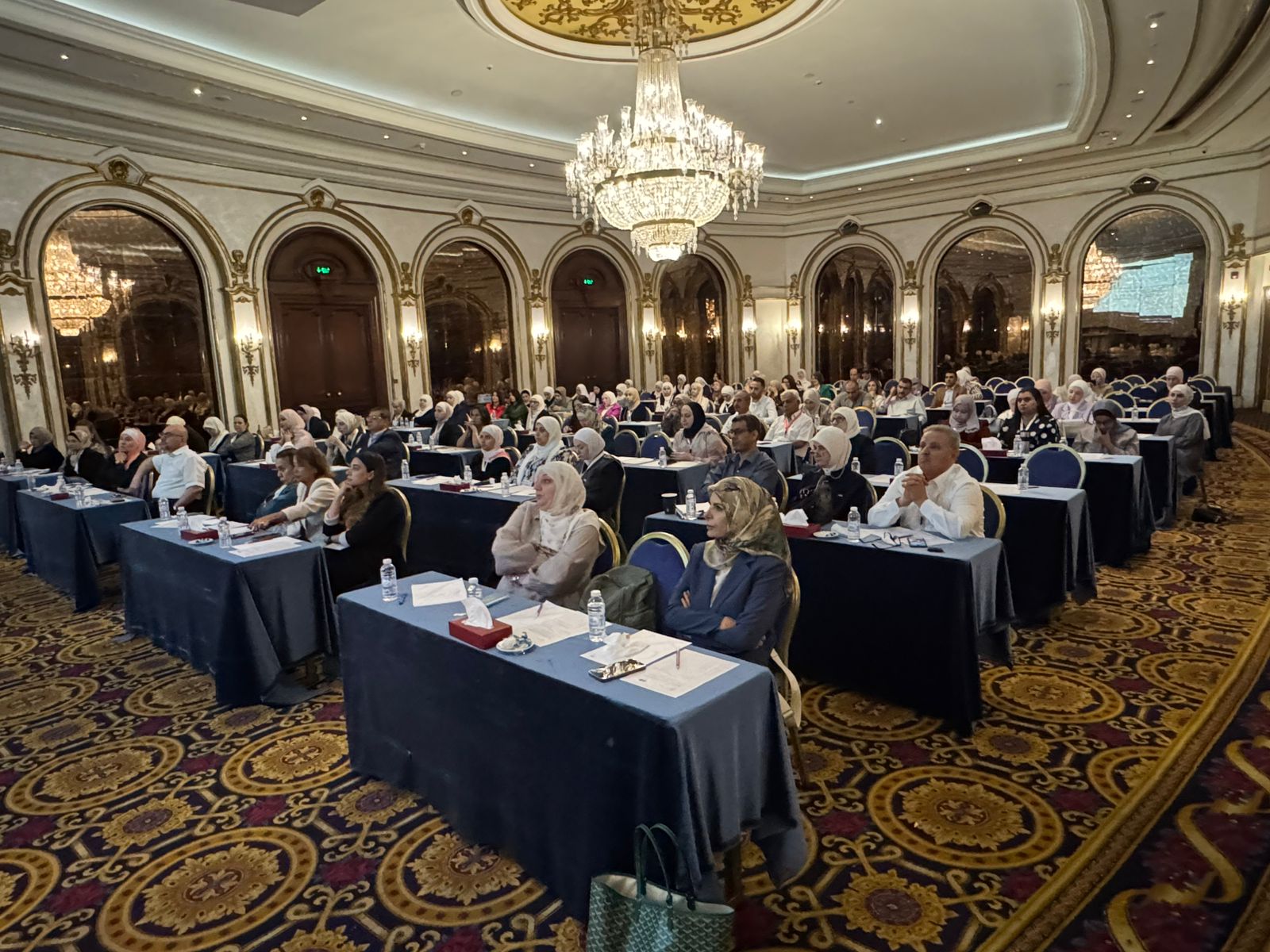 Madar Al-Saa Images 0.9911818297662011