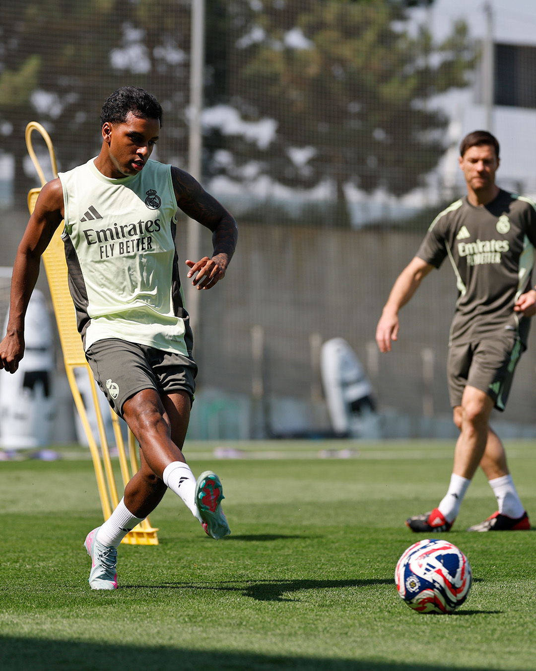 Madar Al-Saa Images 0.5756283496166851