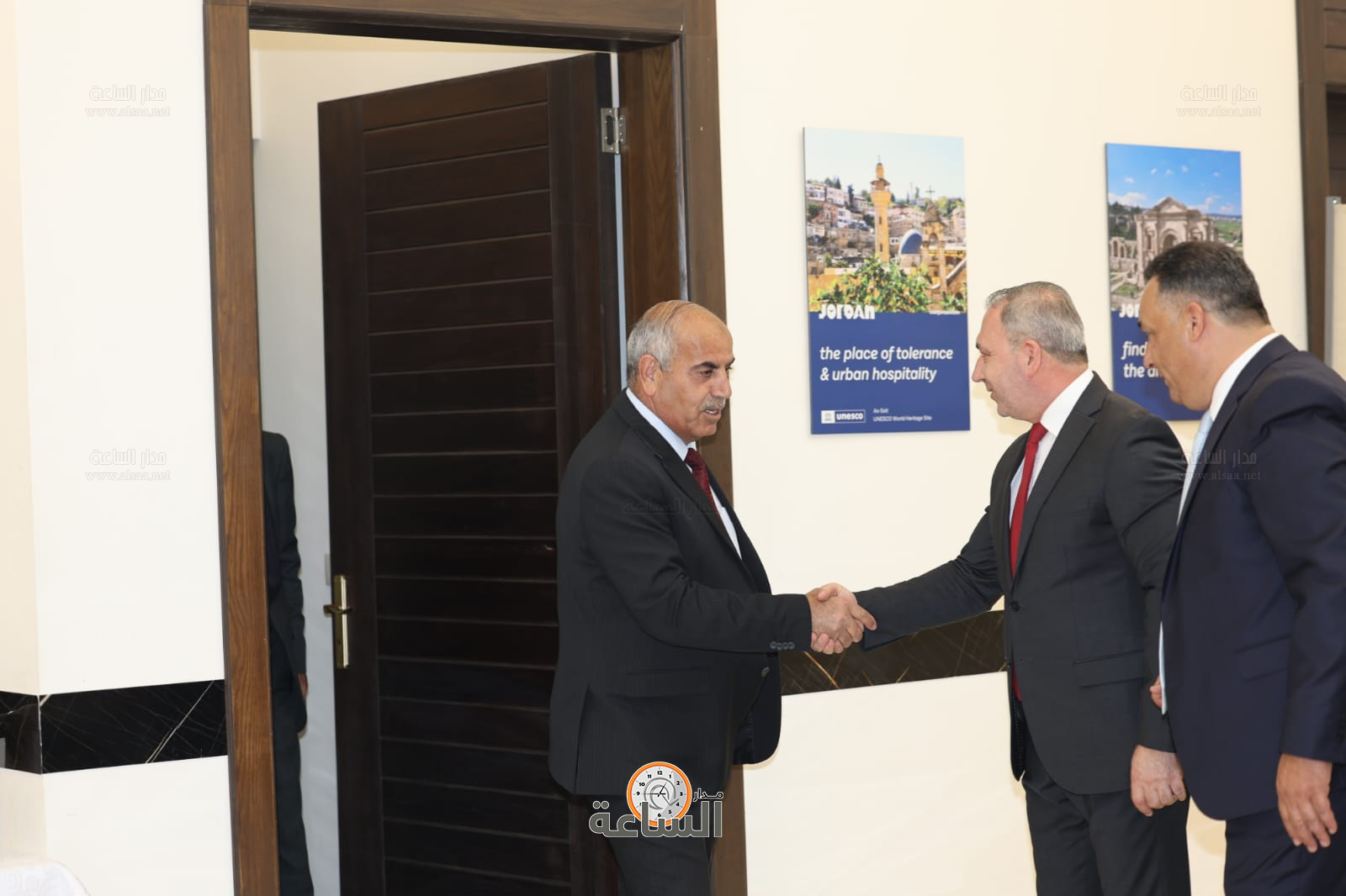 Madar Al-Saa Images 0.3917331217846416