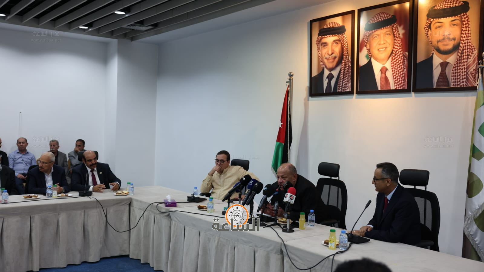 Madar Al-Saa Images 0.8858624616932729