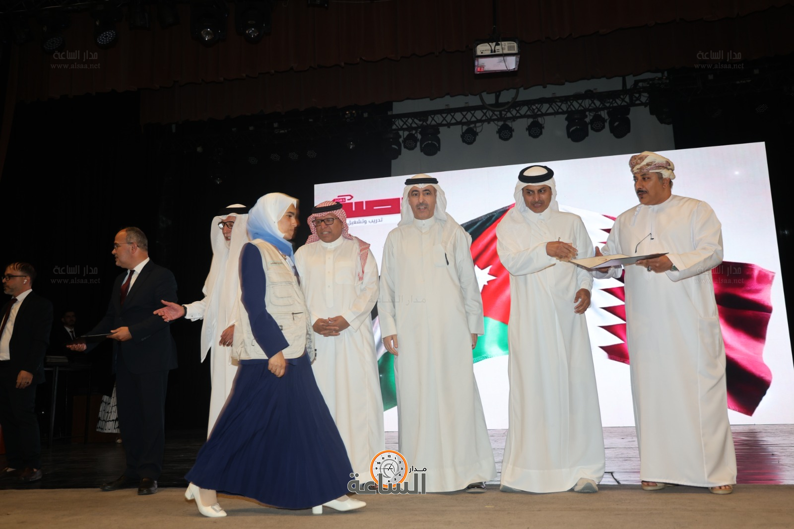 Madar Al-Saa Images 0.40689255292181936