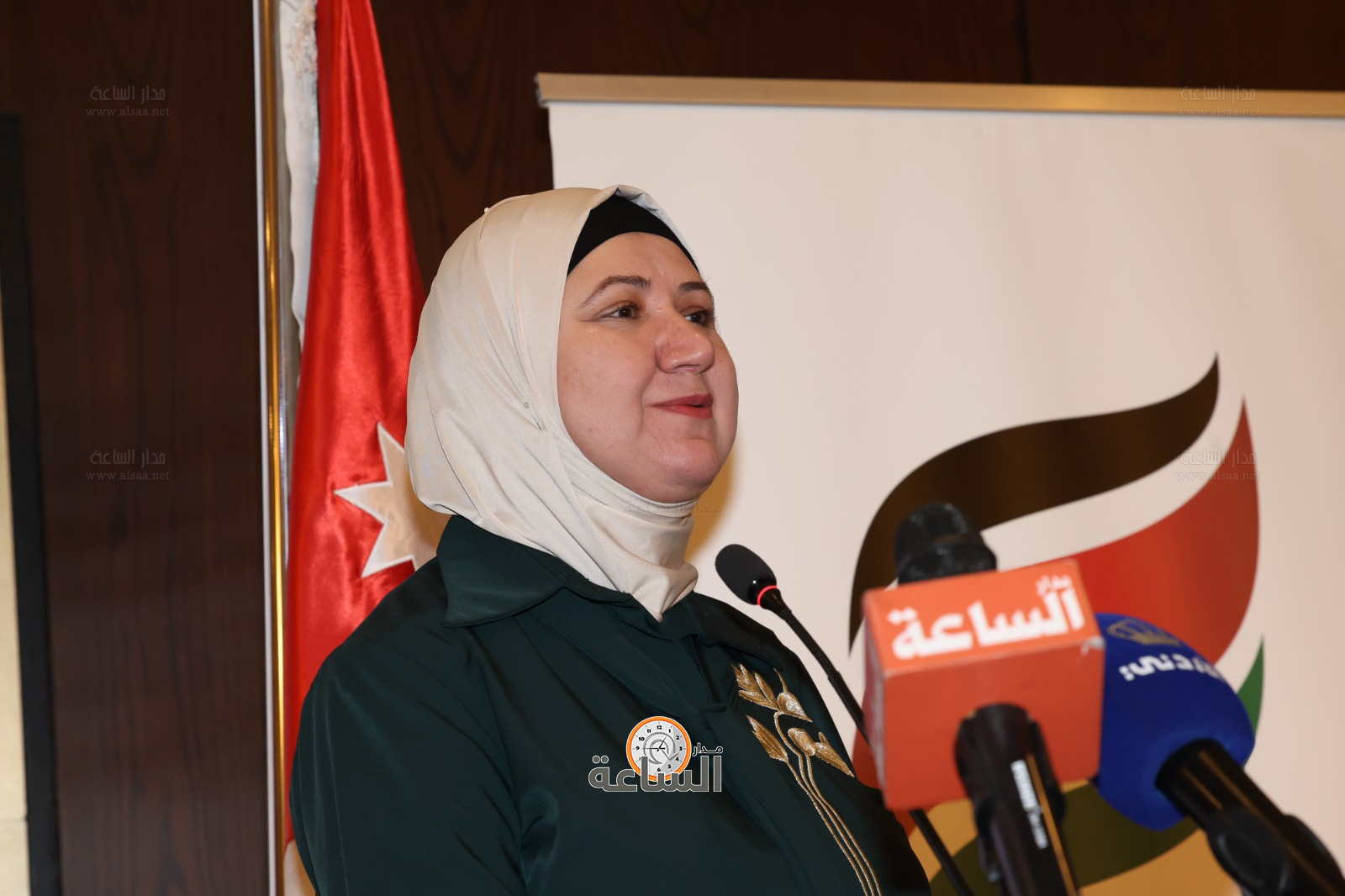 Madar Al-Saa Images 0.34688341277168244