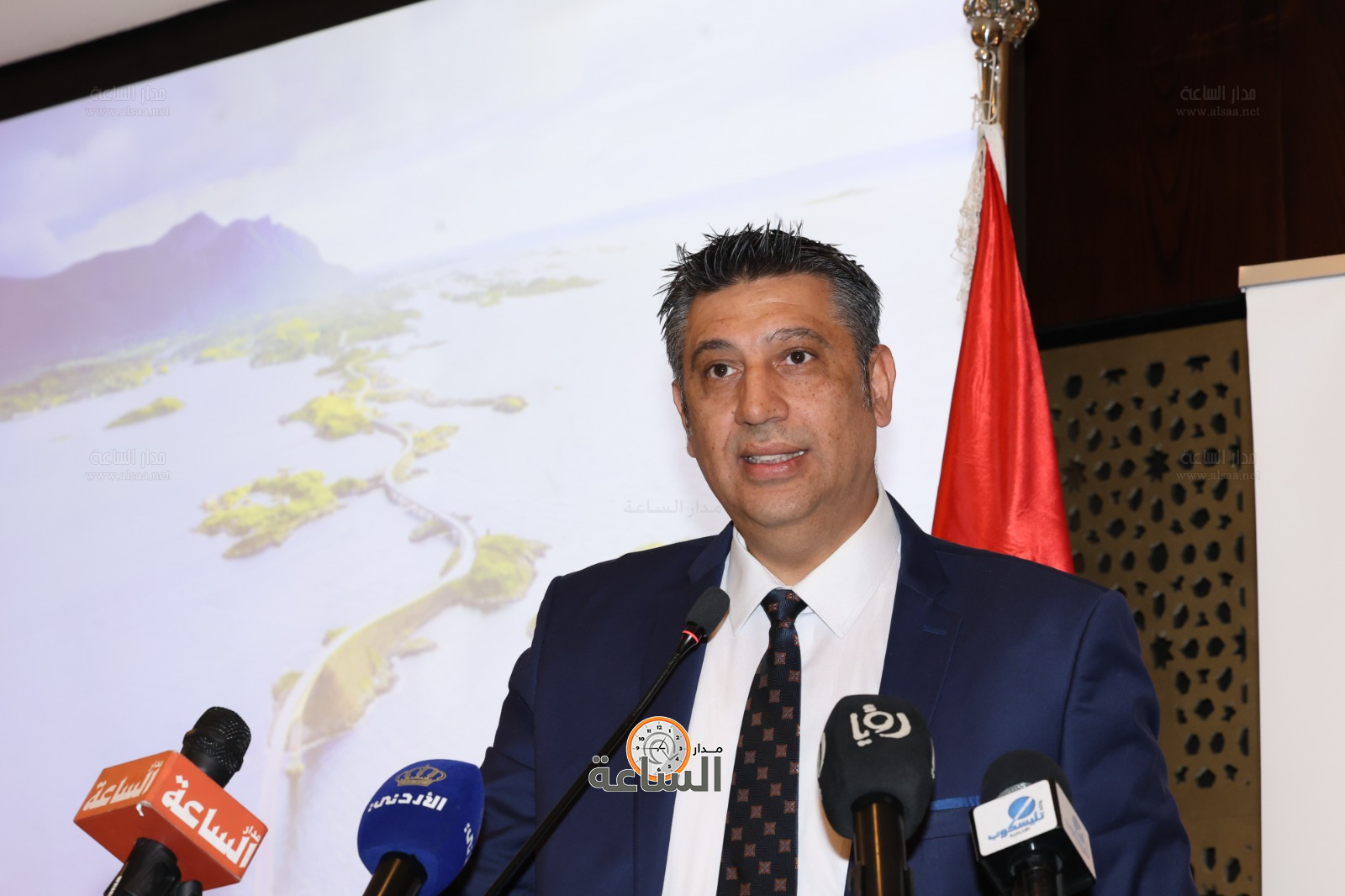 Madar Al-Saa Images 0.45982553972943885