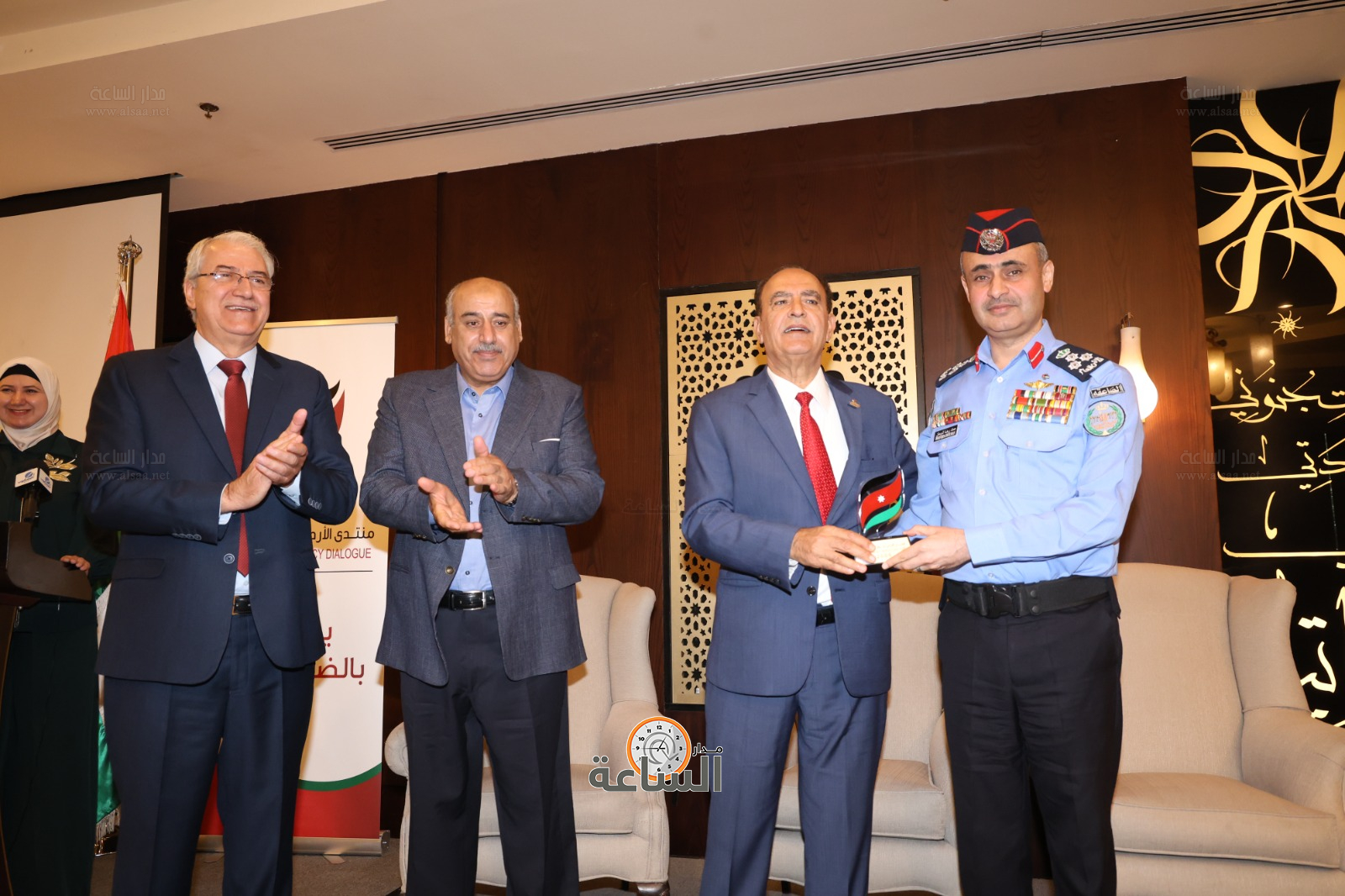 Madar Al-Saa Images 0.4763275646157168