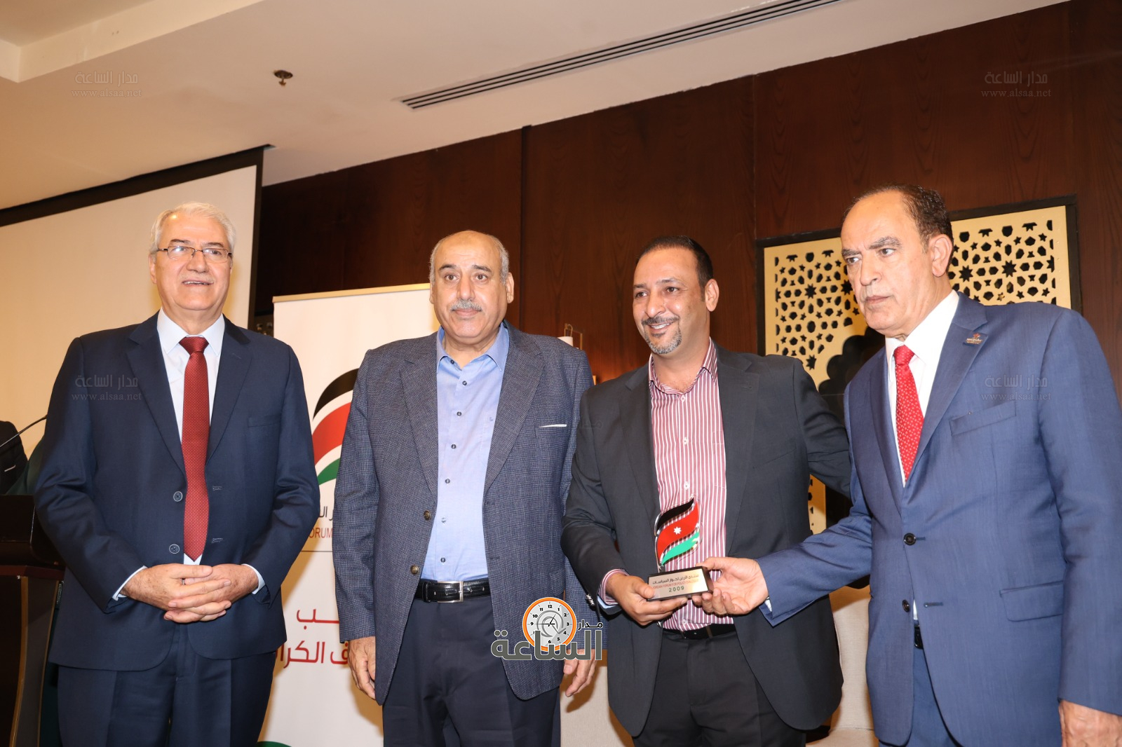 Madar Al-Saa Images 0.41313134142723984