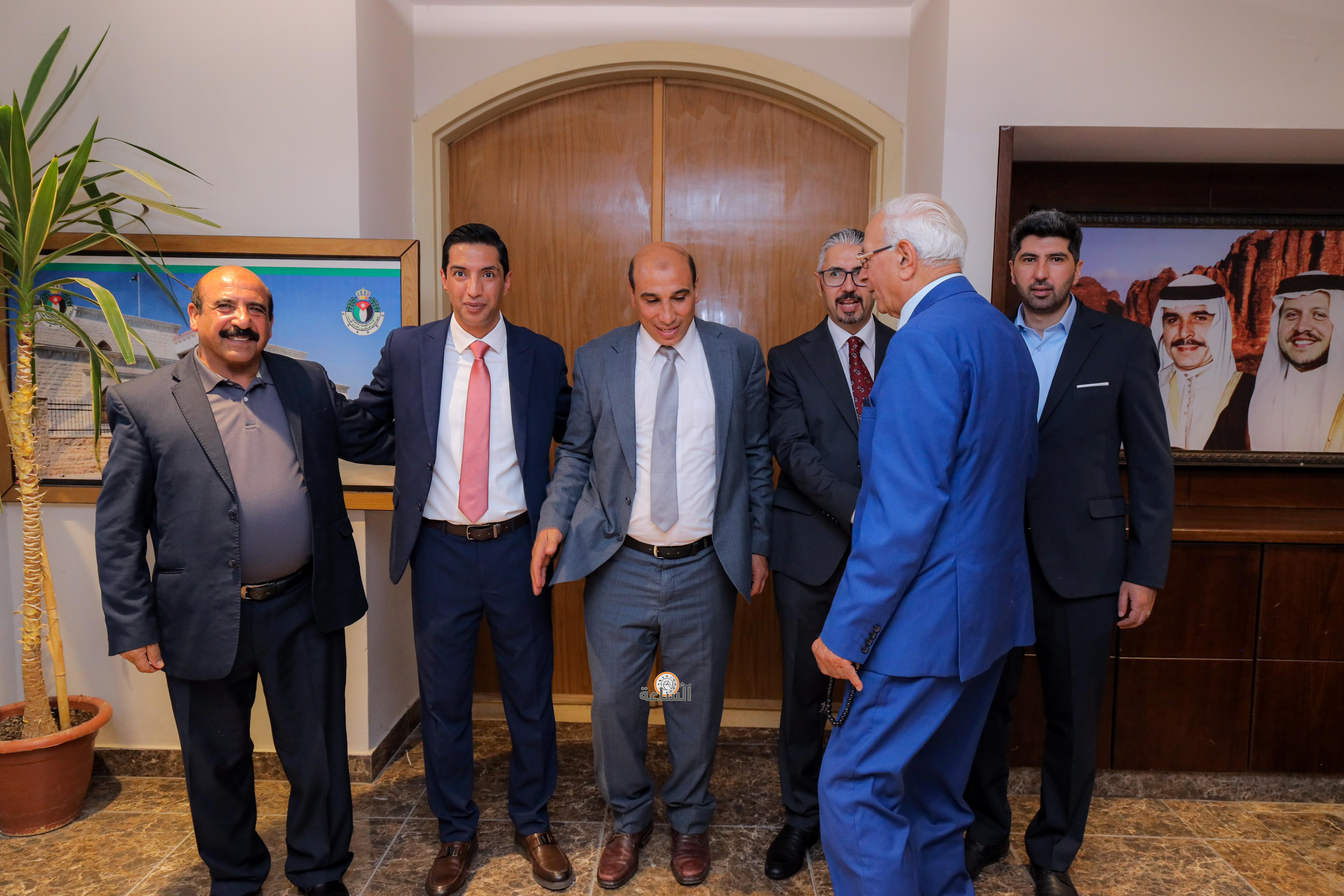 Madar Al-Saa Images 0.3728166685384836