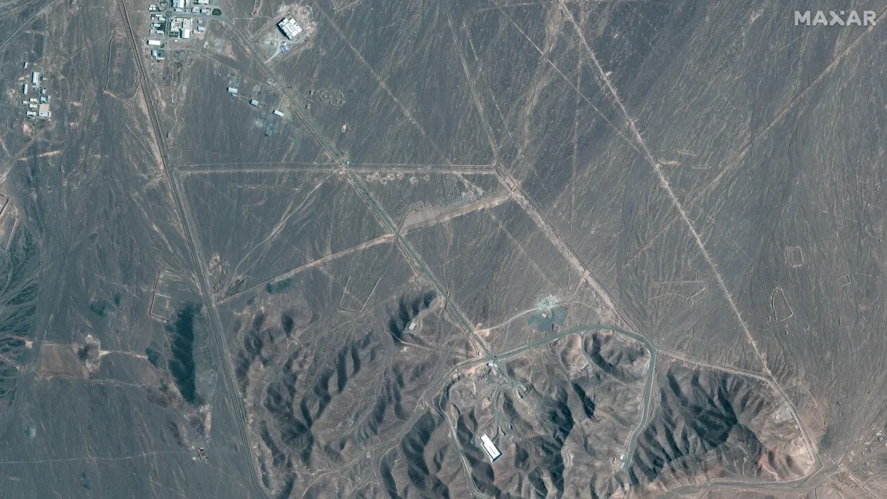 صور أقمار ماكسار الصناعية لمنشأة فوردو لتخصيب الوقود. / Satellite image ©2025 Maxar Technologies