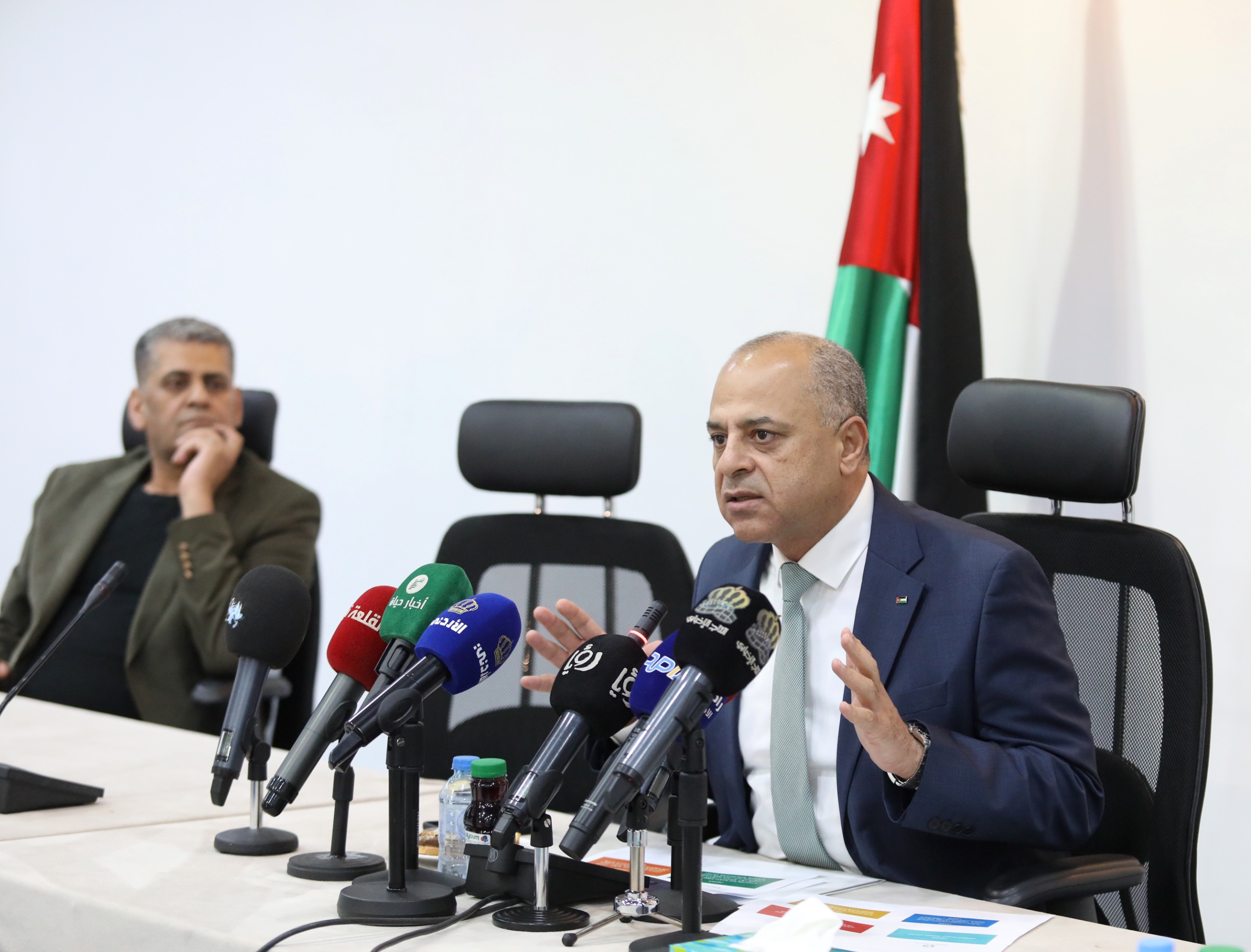 Madar Al-Saa Images 0.8813535661198926